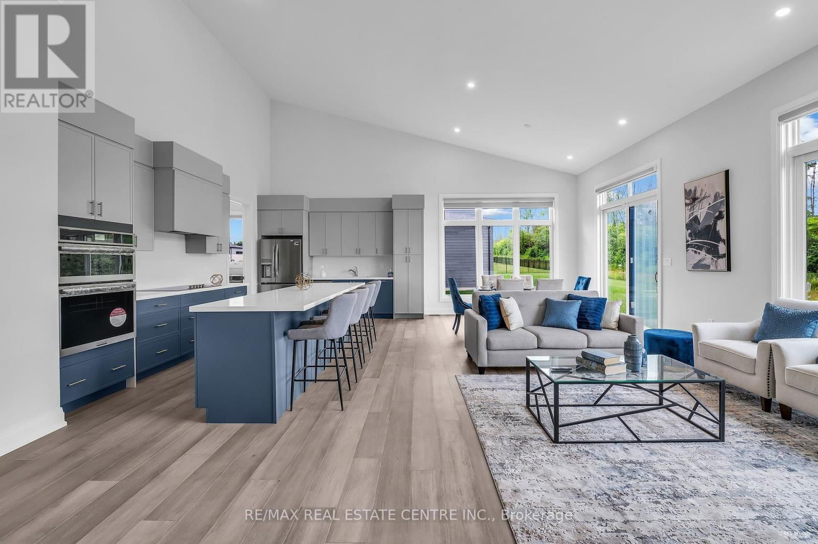 119 SLADDEN COURT Image 12