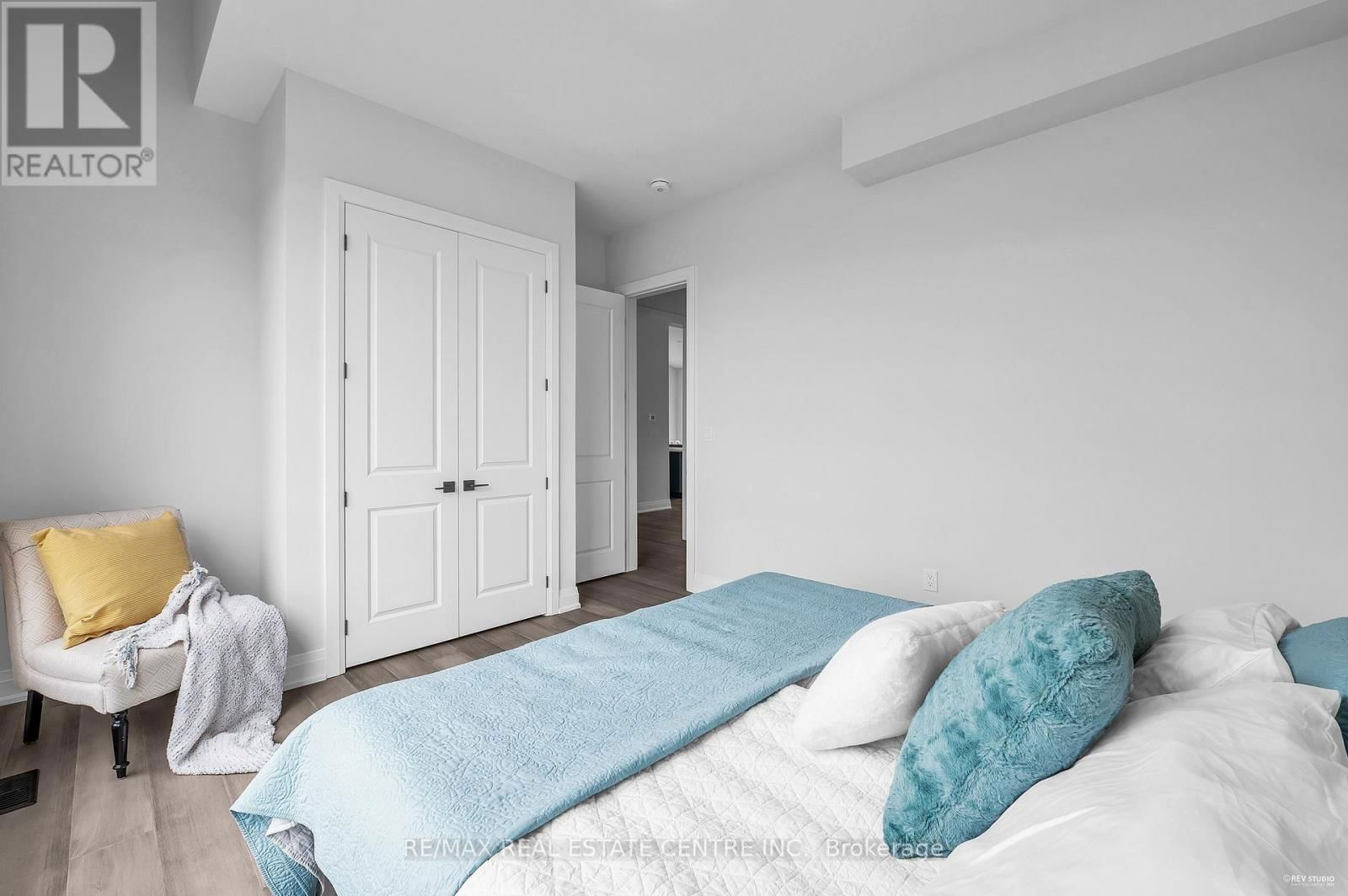 119 SLADDEN COURT Image 22