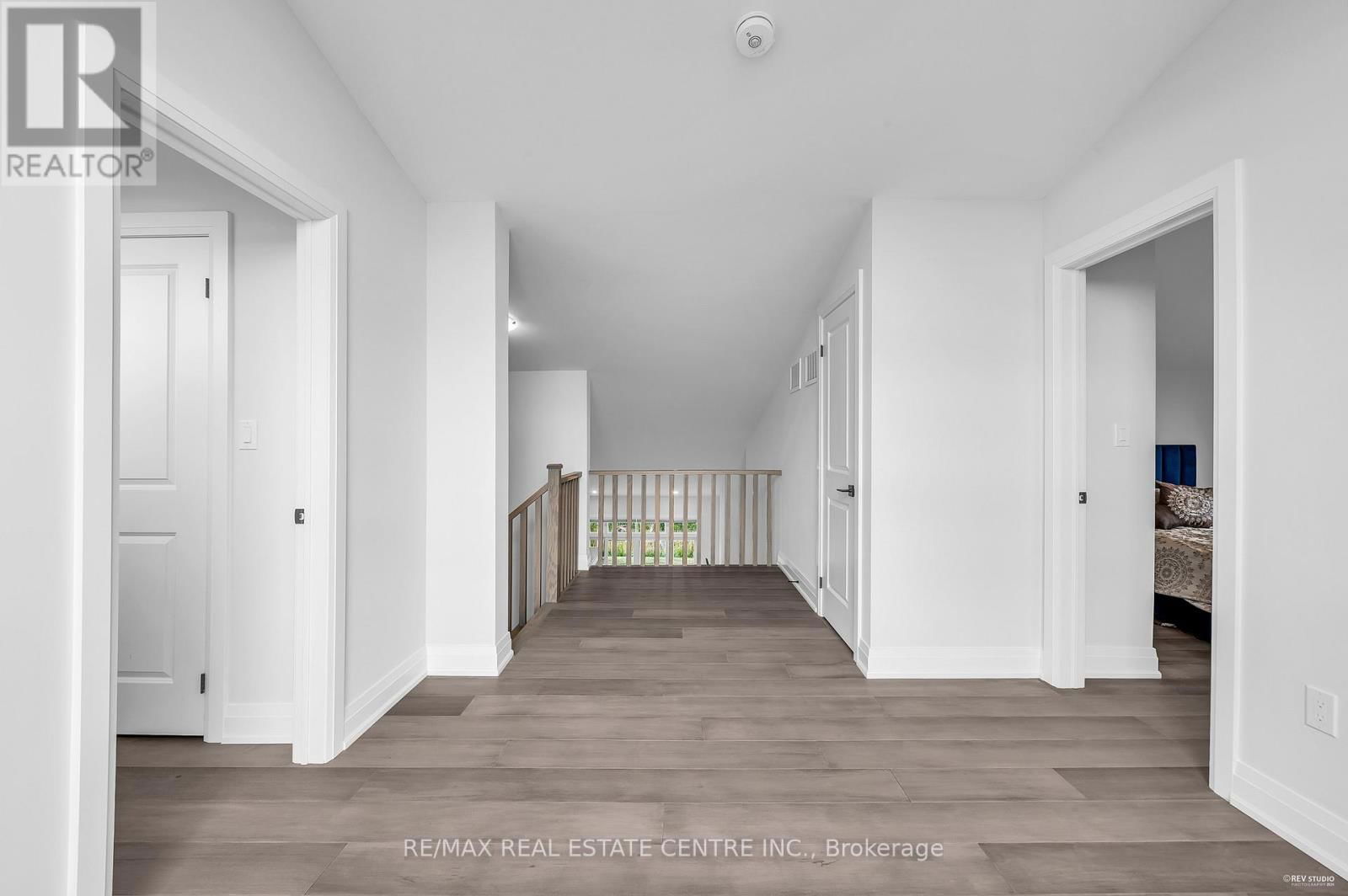 119 SLADDEN COURT Image 36