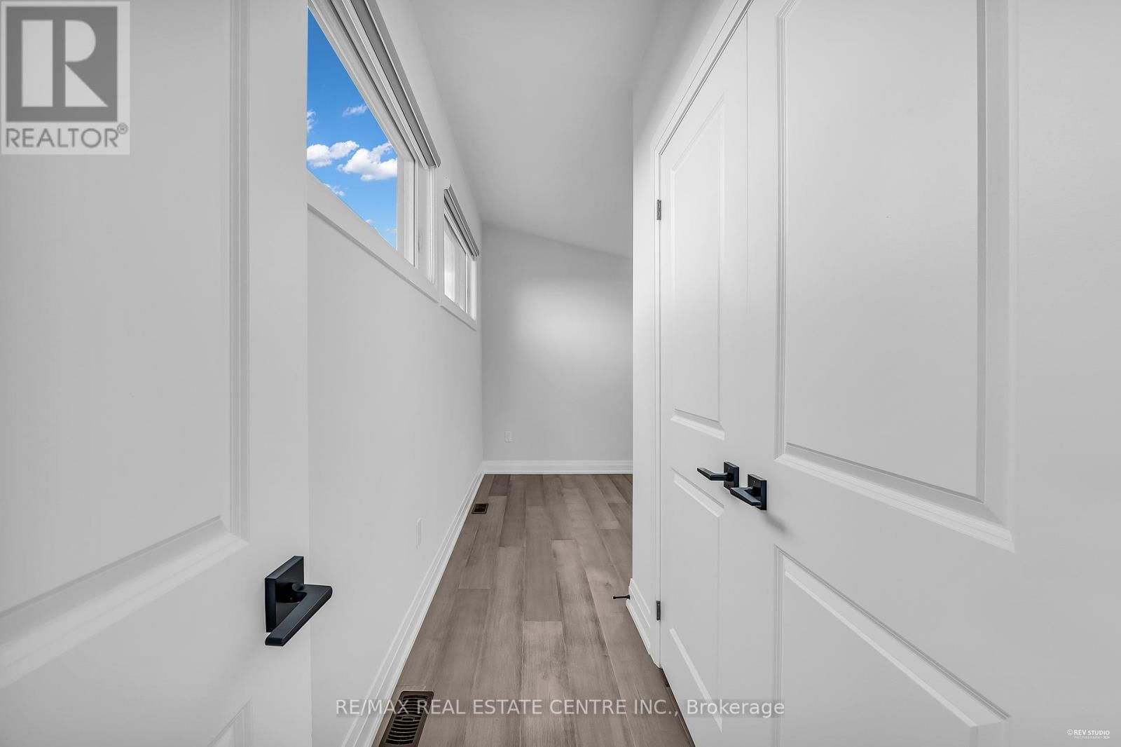 119 SLADDEN COURT Image 39