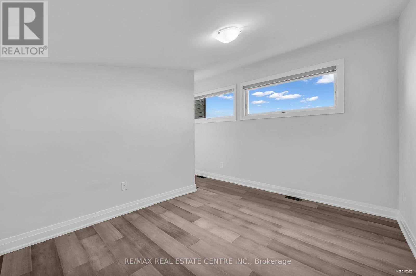 119 SLADDEN COURT Image 41