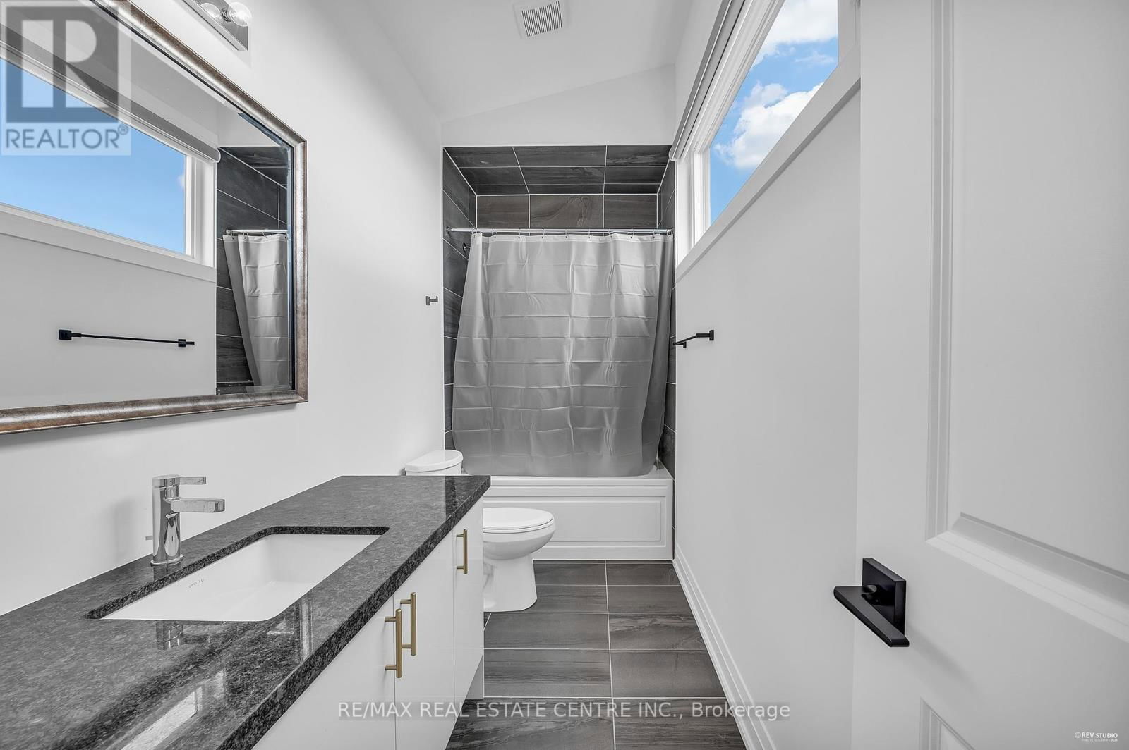 119 SLADDEN COURT Image 42
