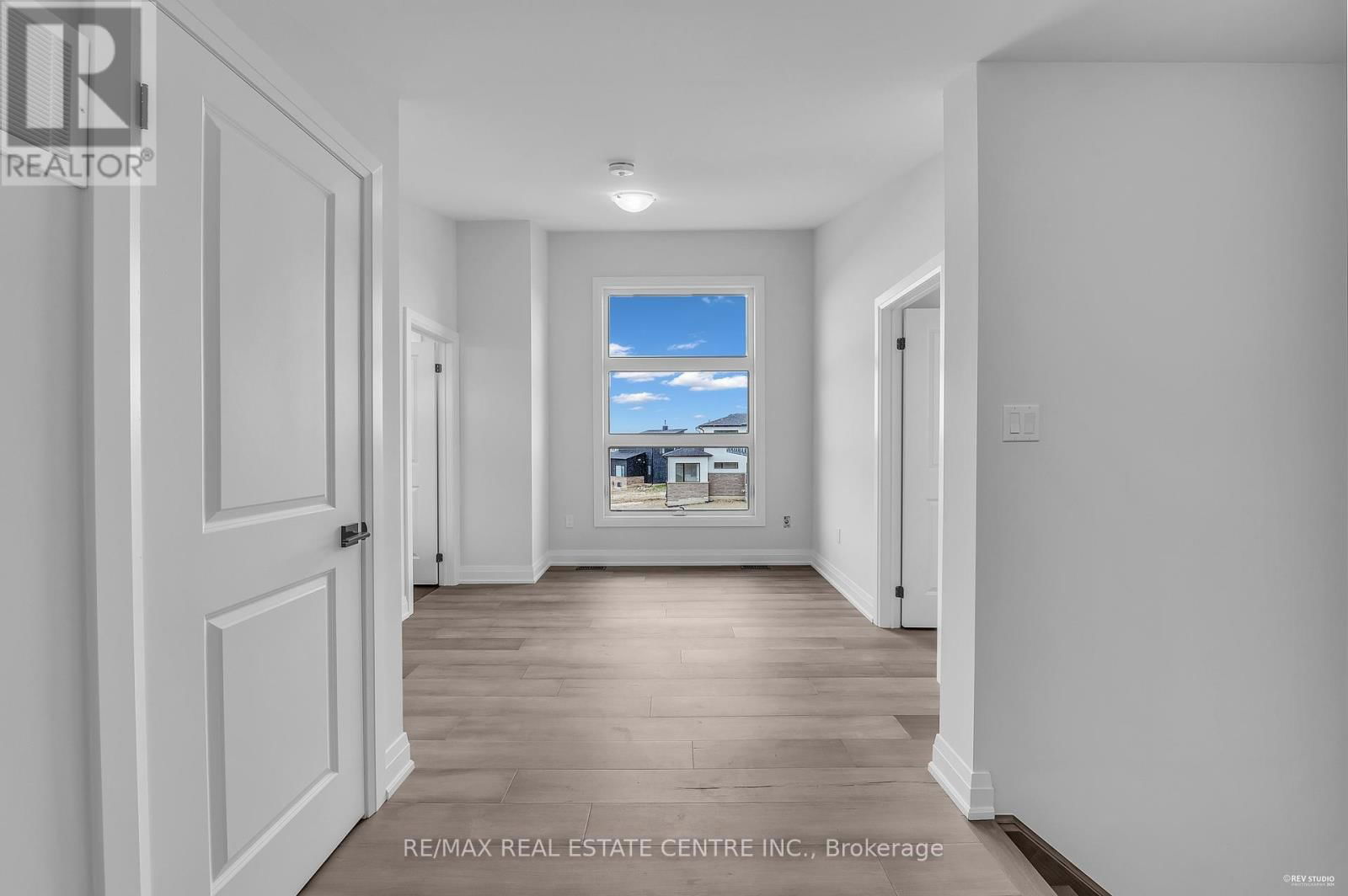 119 SLADDEN COURT Image 44