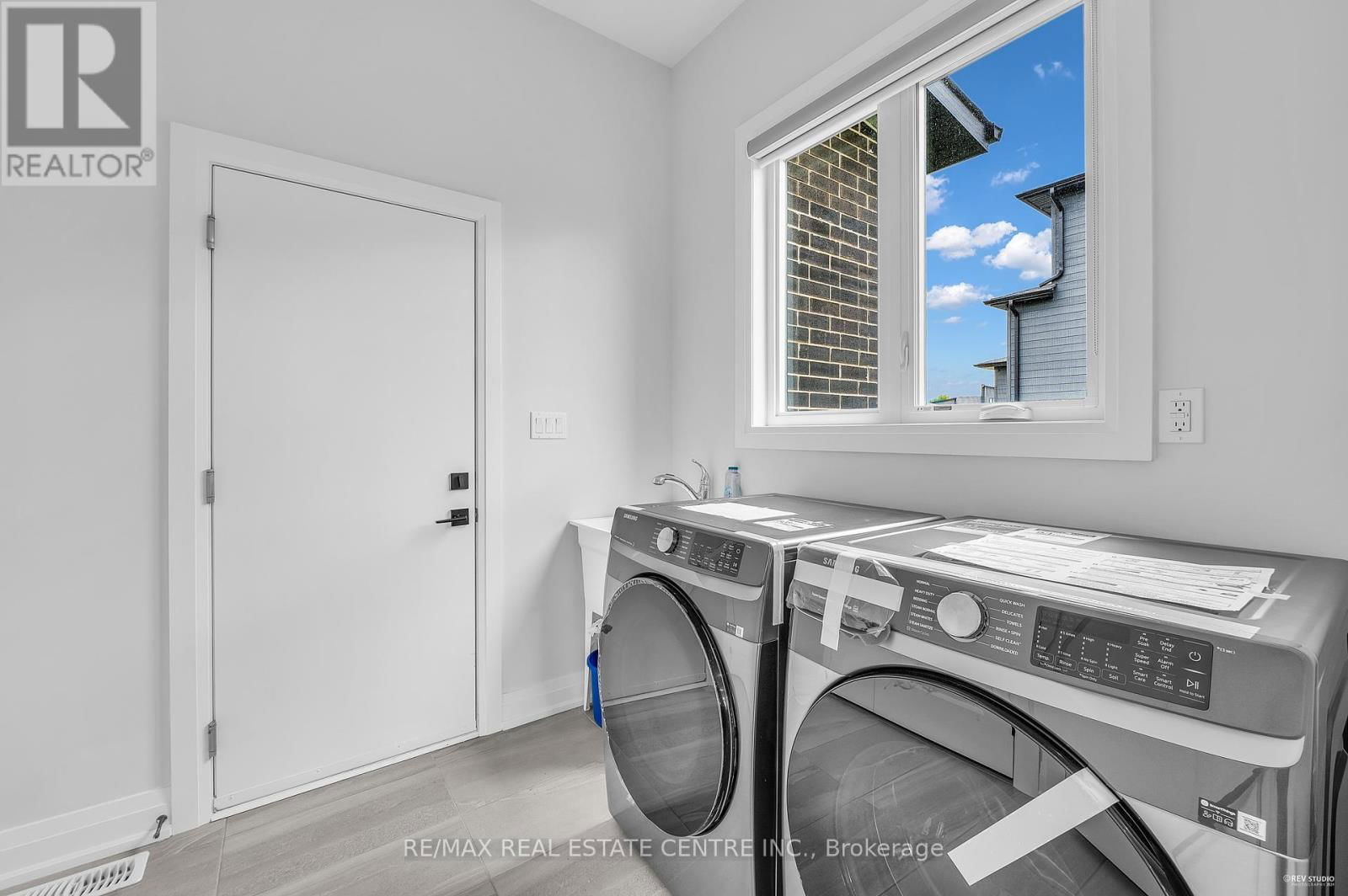 119 SLADDEN COURT Image 45