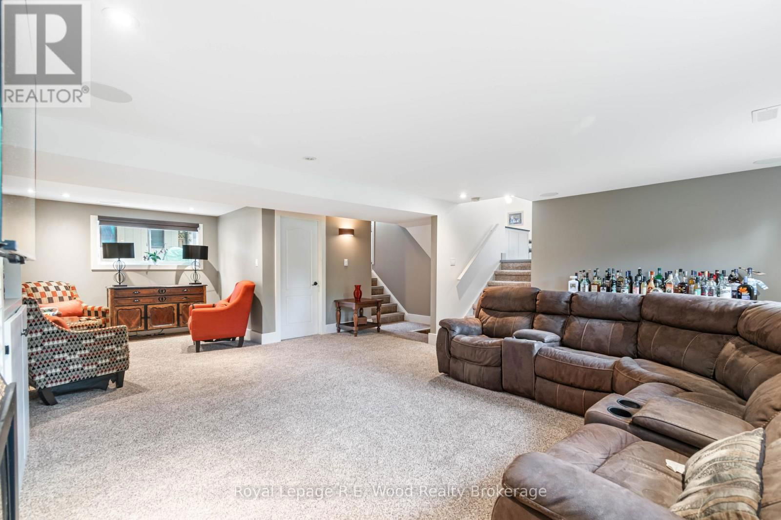 32 DEVON COURT Image 17