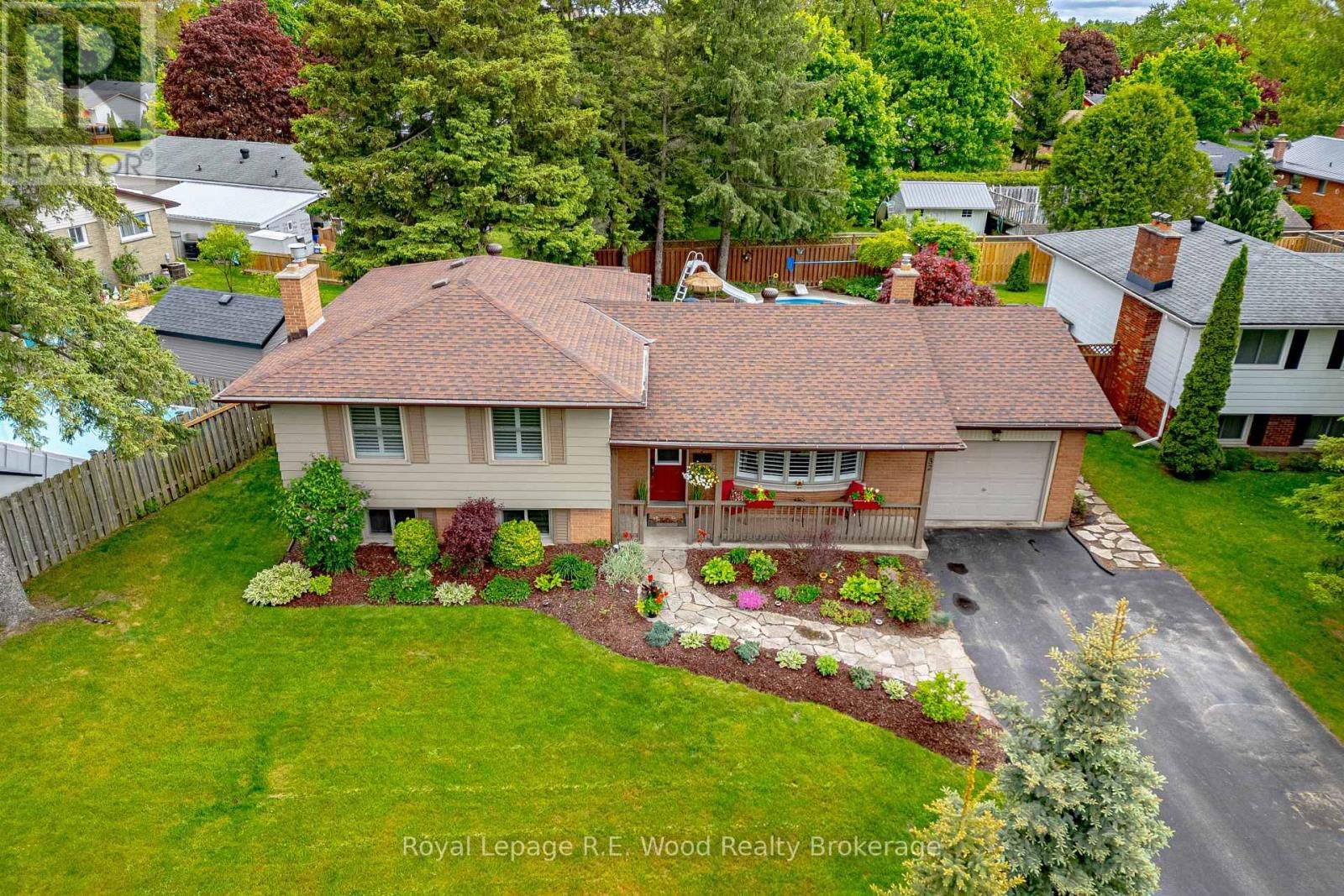 32 DEVON COURT Image 26