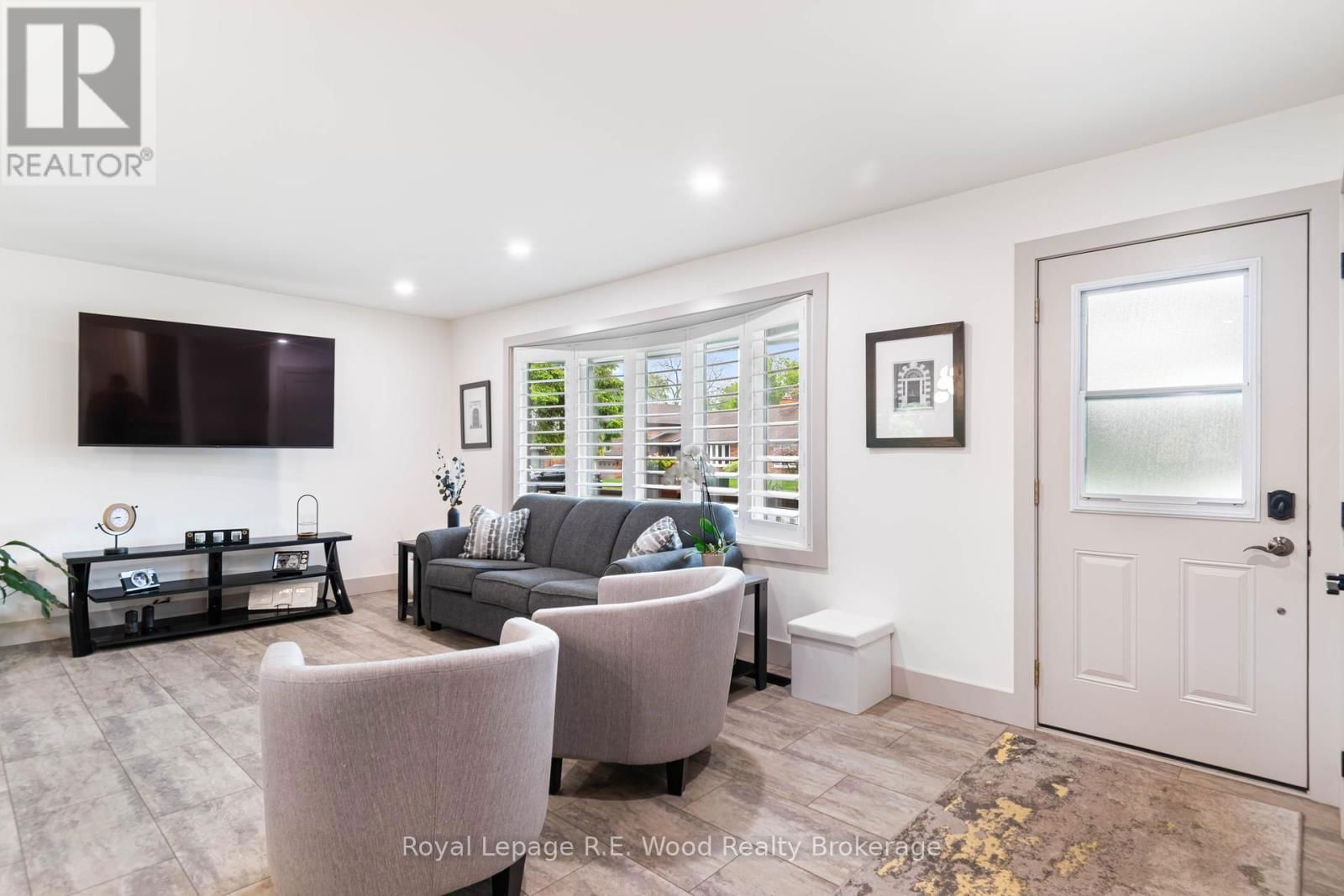 32 DEVON COURT Image 4