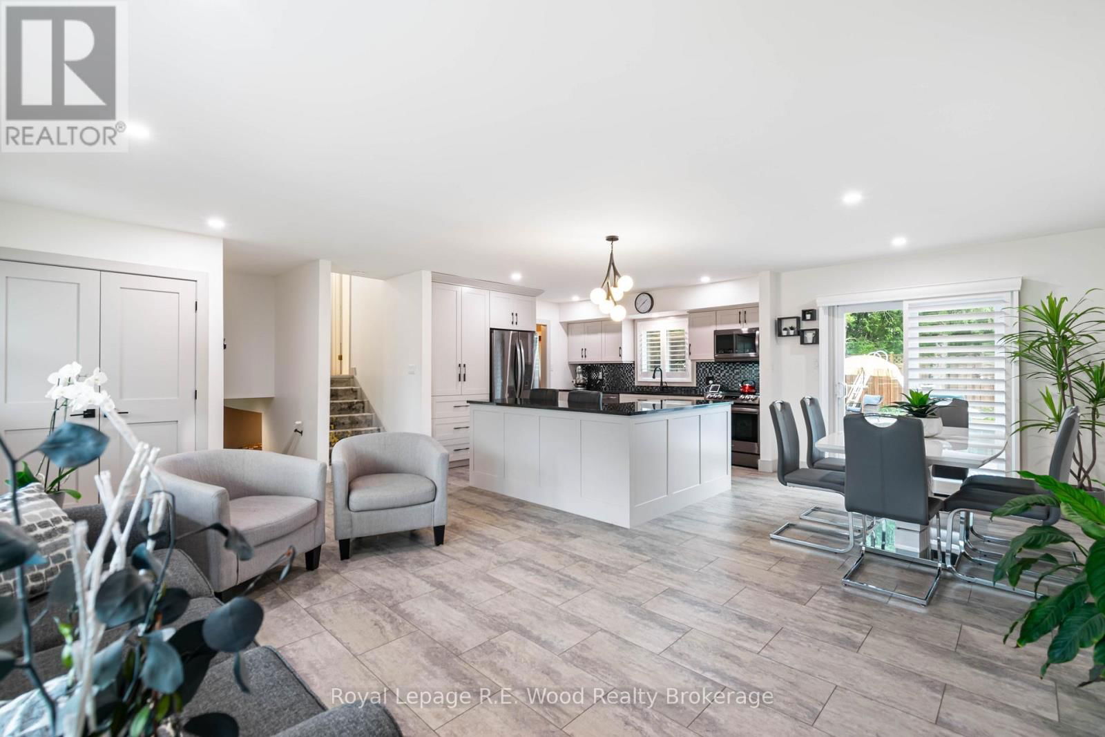 32 DEVON COURT Image 5