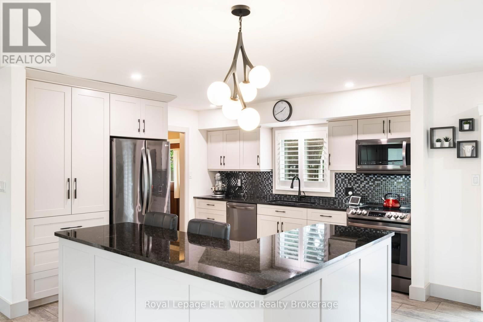 32 DEVON COURT Image 6