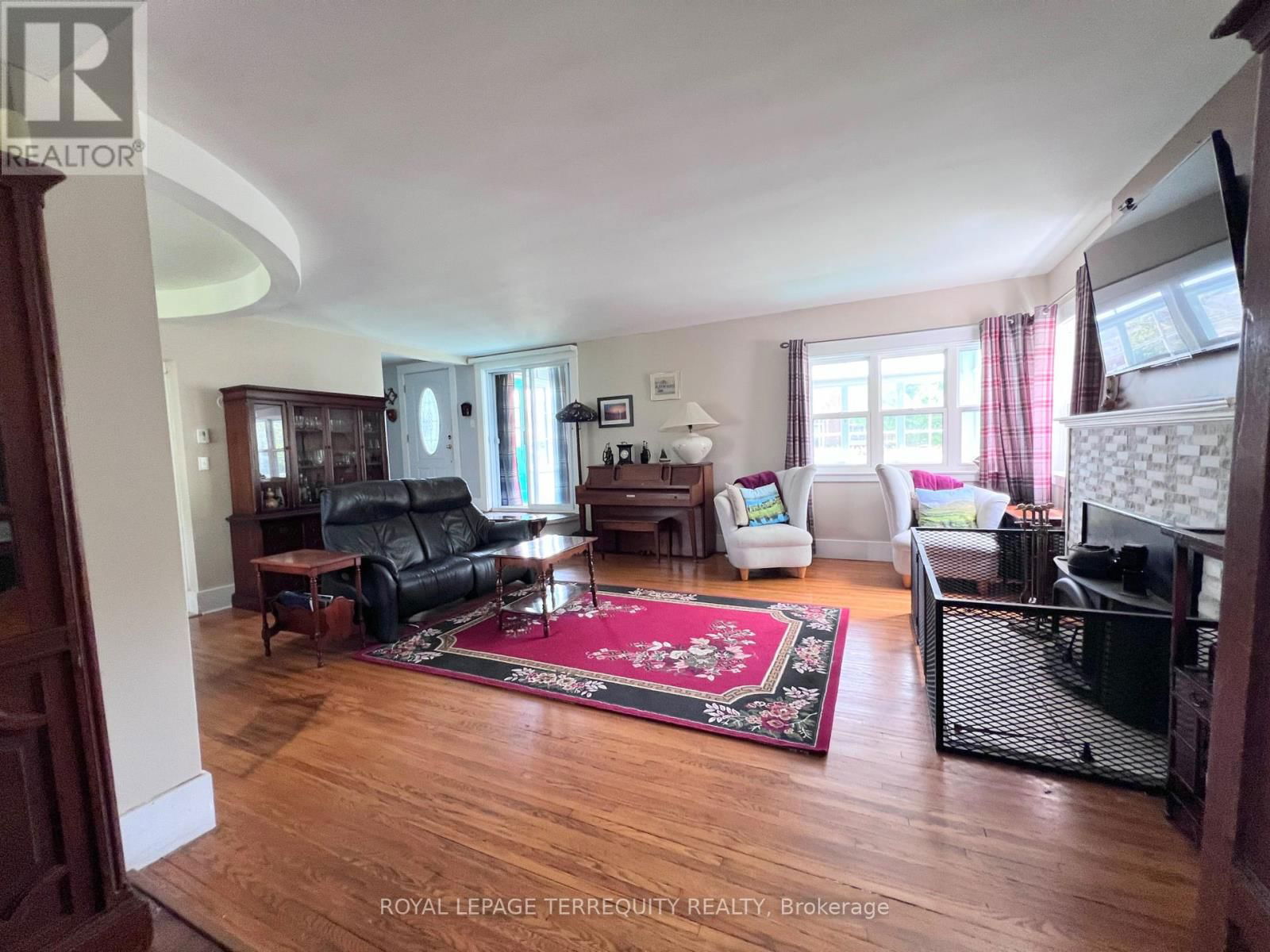 24 BRIDGE STREET WEST Image 14