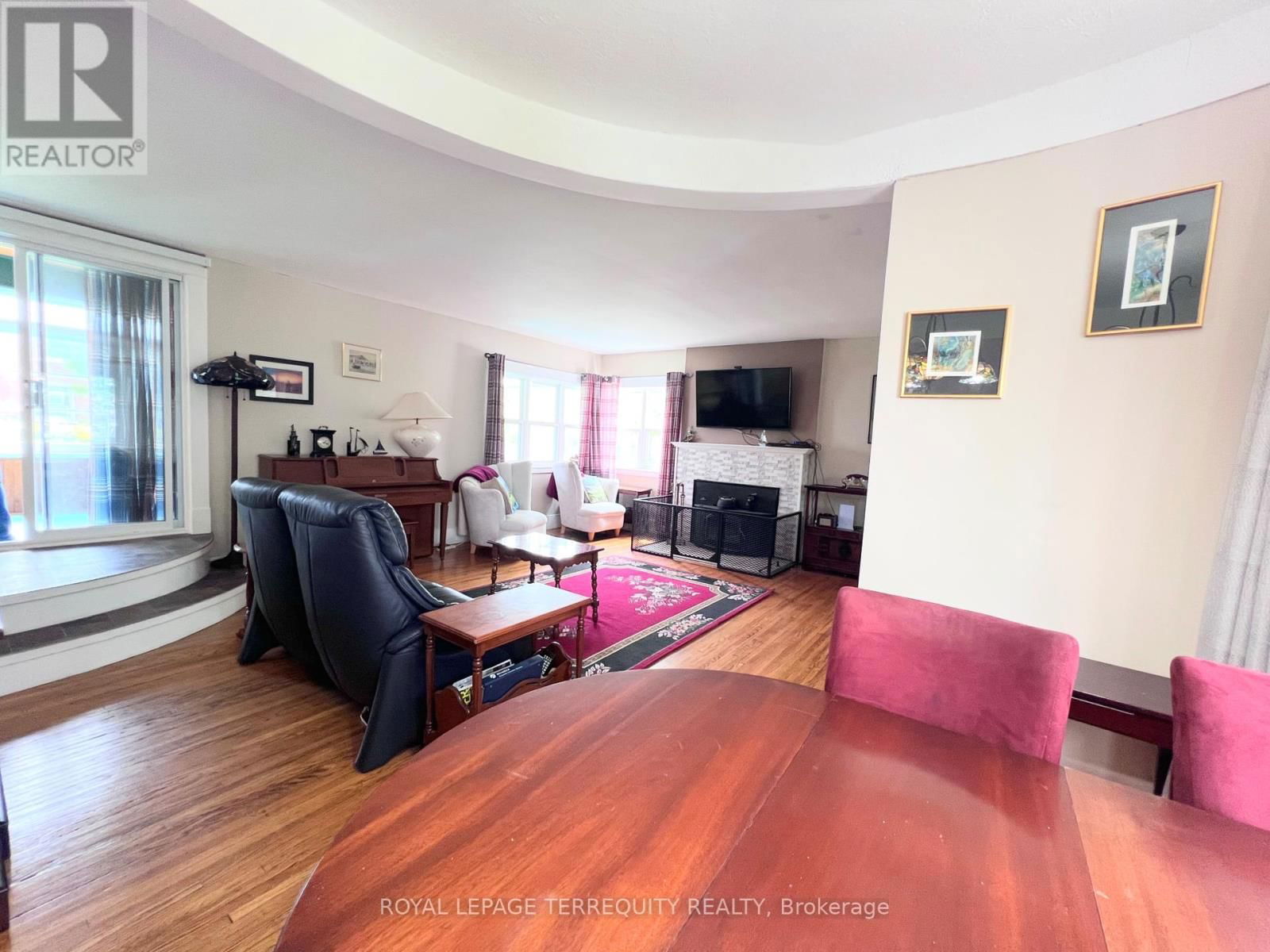 24 BRIDGE STREET WEST Image 9