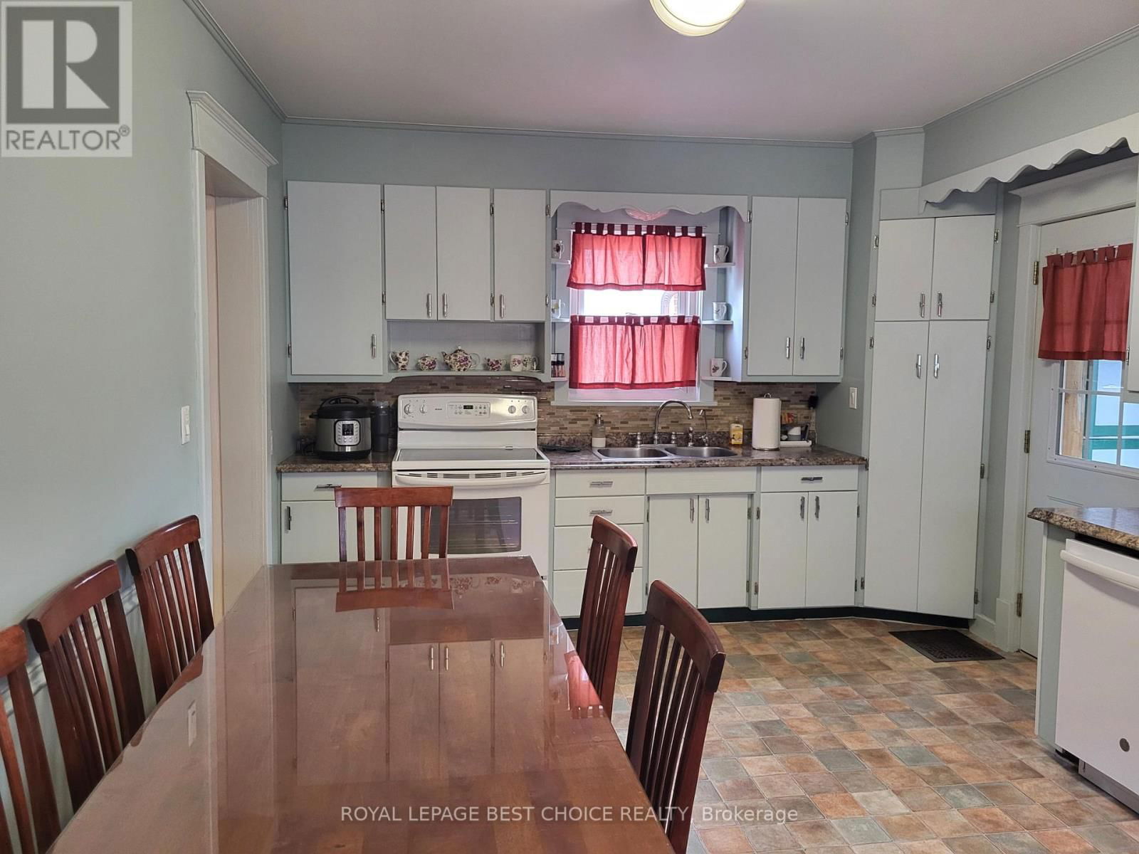 26 ABERDEEN STREET NORTH Image 14
