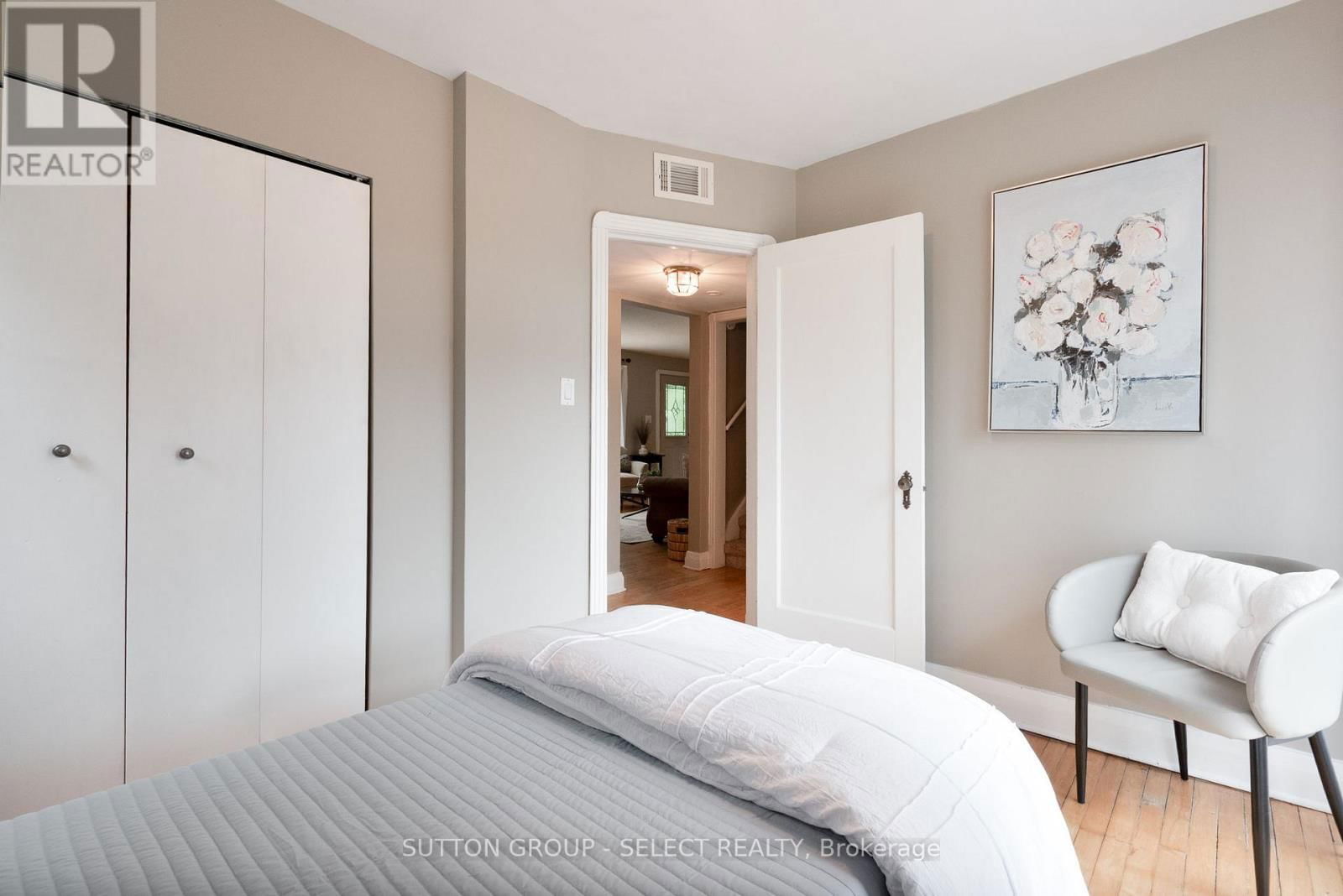 570 KINGSWAY AVENUE Image 25