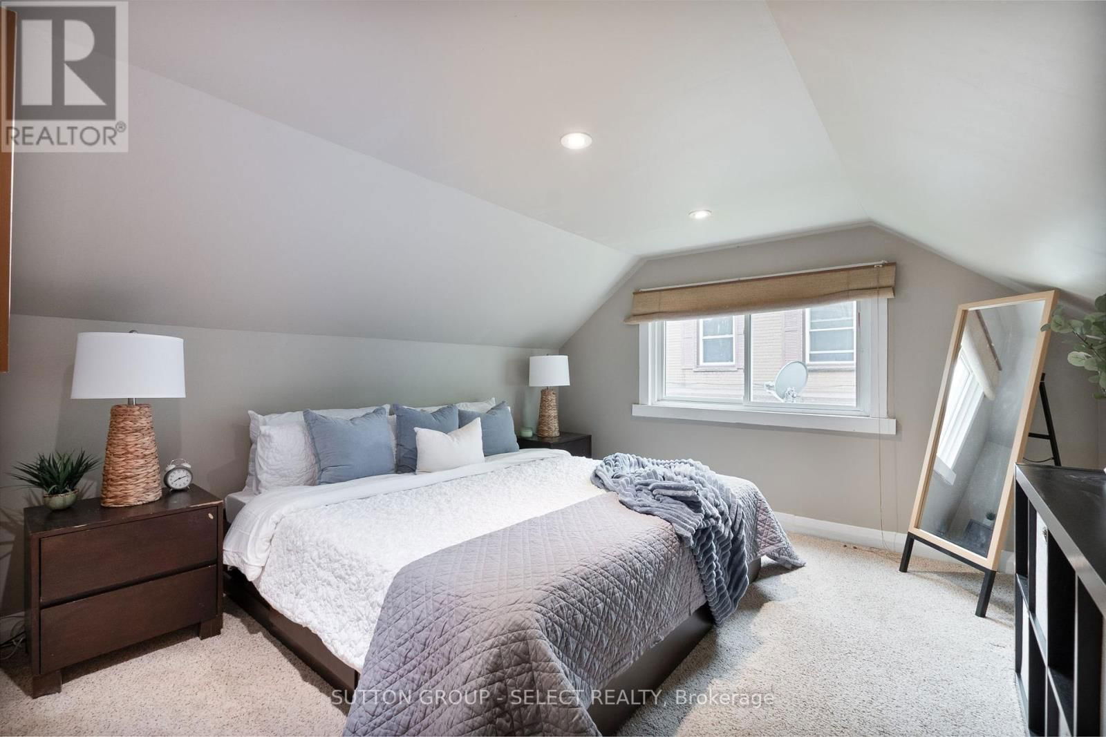 570 KINGSWAY AVENUE Image 33