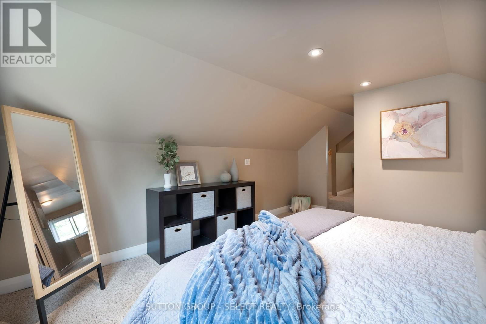 570 KINGSWAY AVENUE Image 35