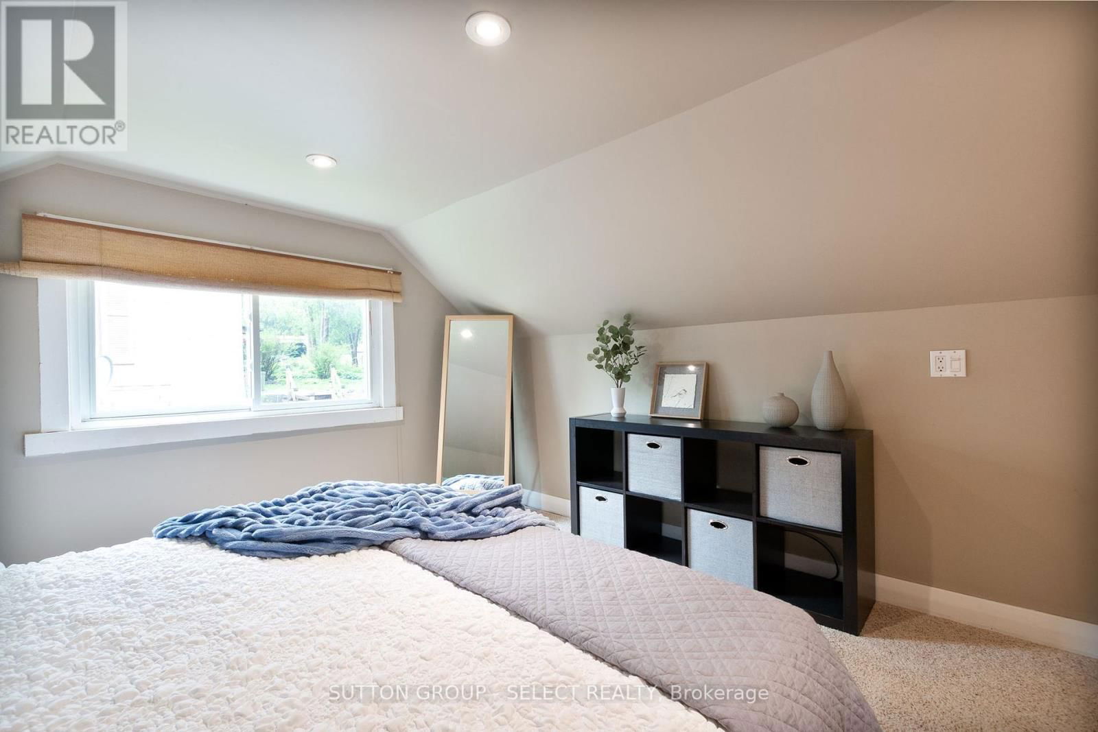 570 KINGSWAY AVENUE Image 36