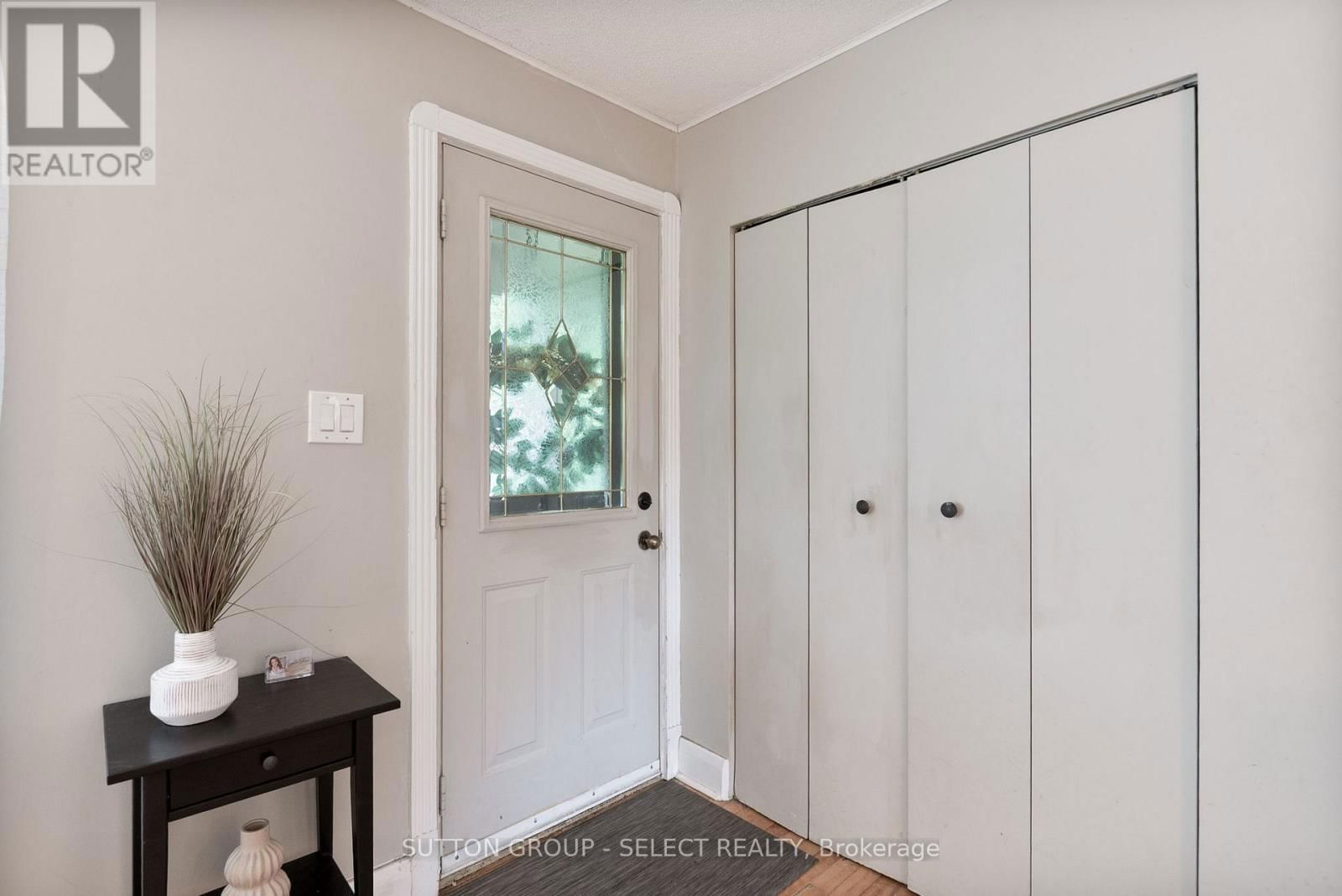 570 KINGSWAY AVENUE Image 6