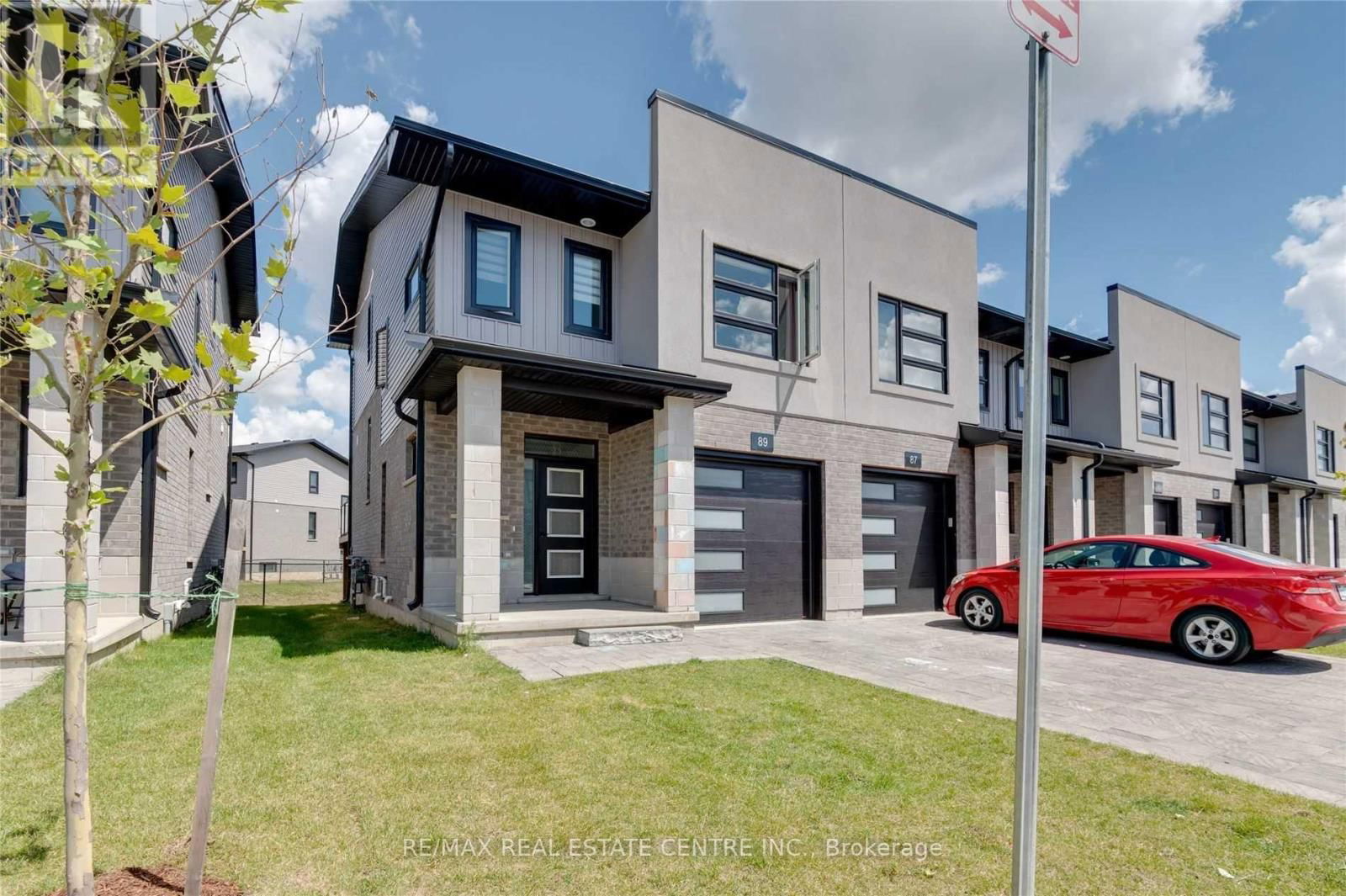89 - 3380 SINGLETON AVENUE Image 1