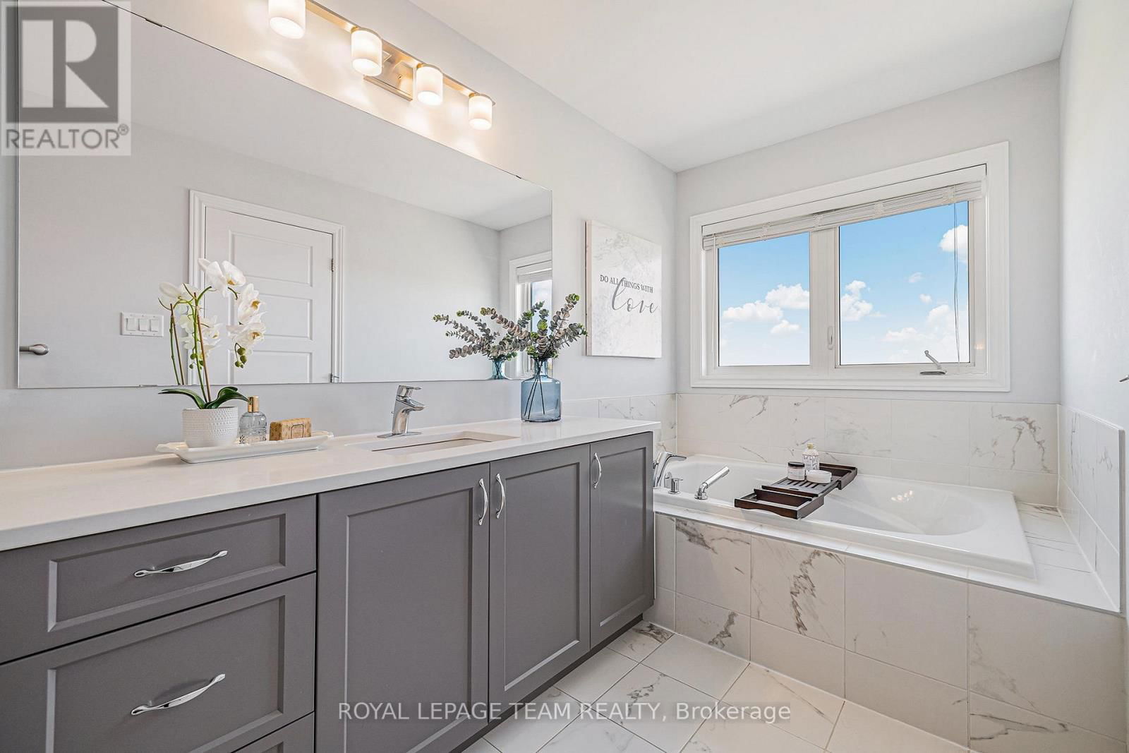 307 LIPIZZANER STREET Image 21