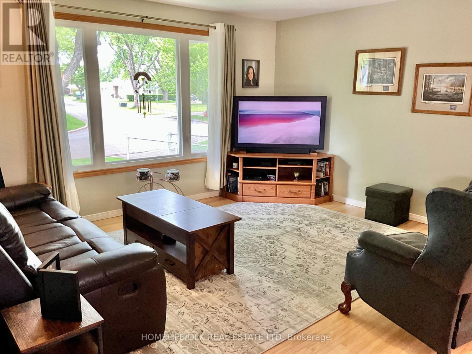 1327 BORDEN CRESCENT Image 11