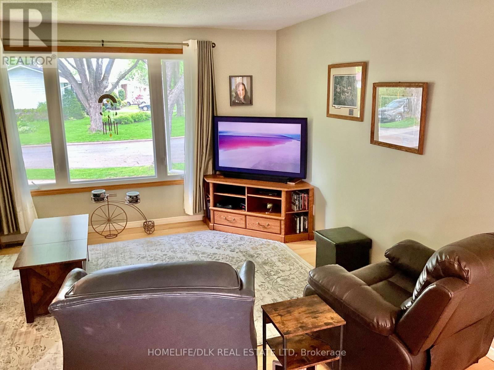 1327 BORDEN CRESCENT Image 12