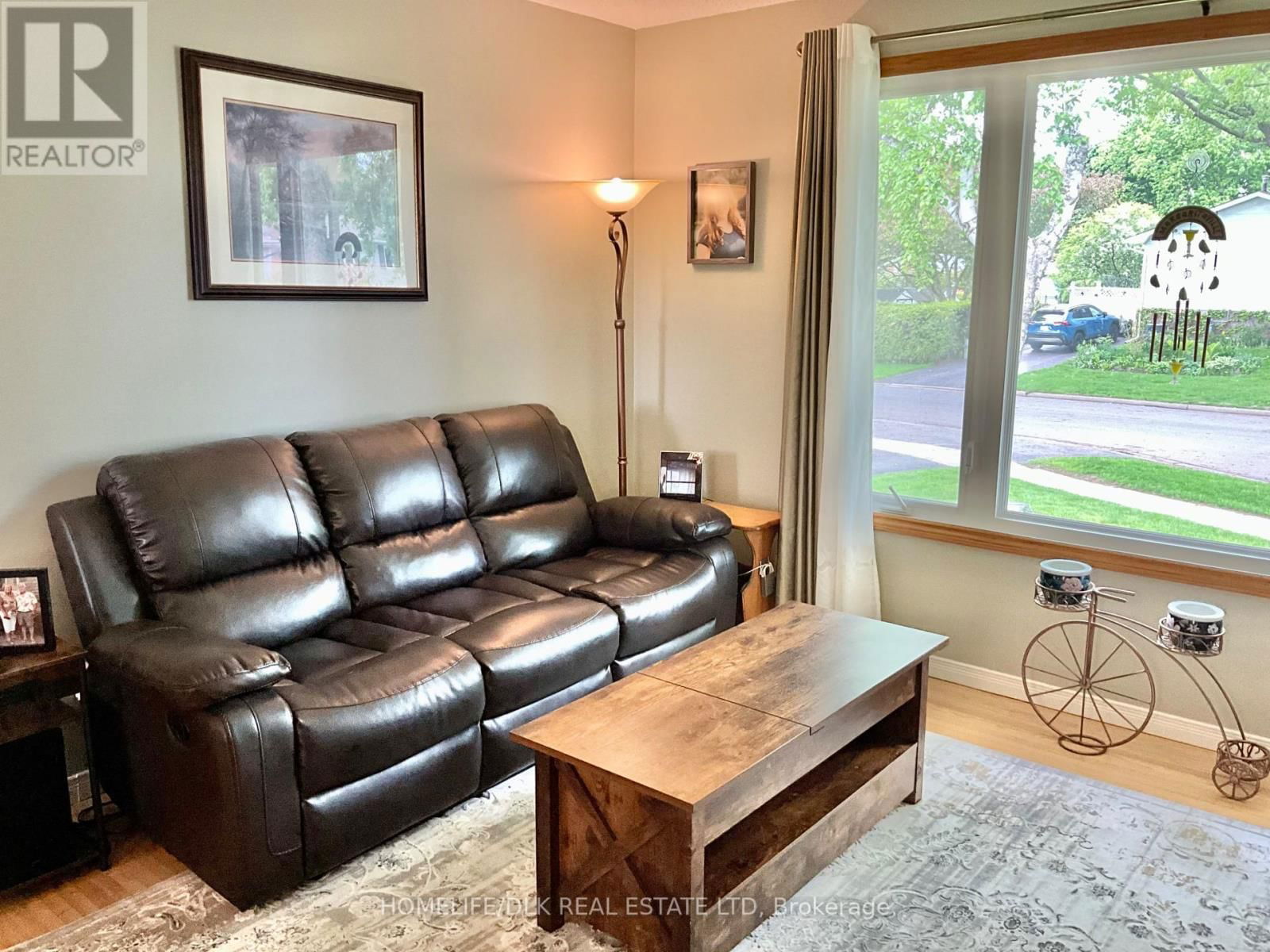 1327 BORDEN CRESCENT Image 13