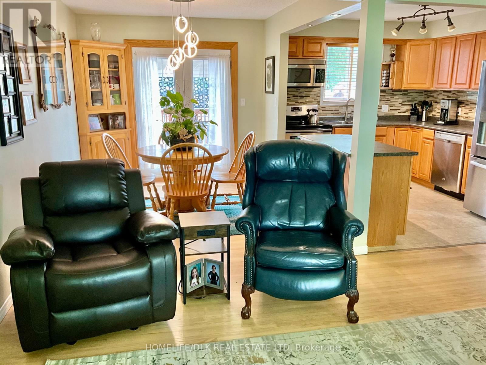 1327 BORDEN CRESCENT Image 14