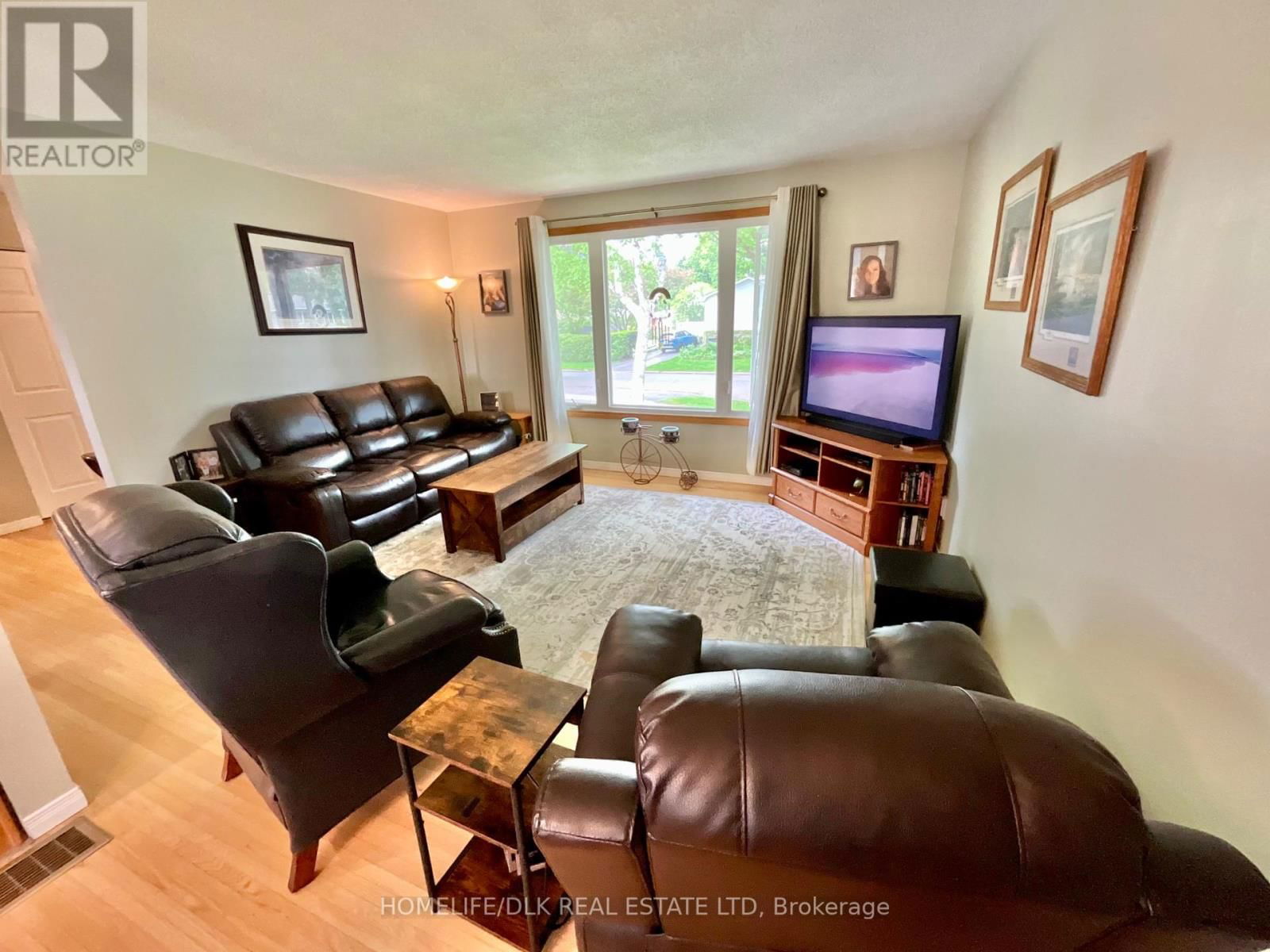 1327 BORDEN CRESCENT Image 15