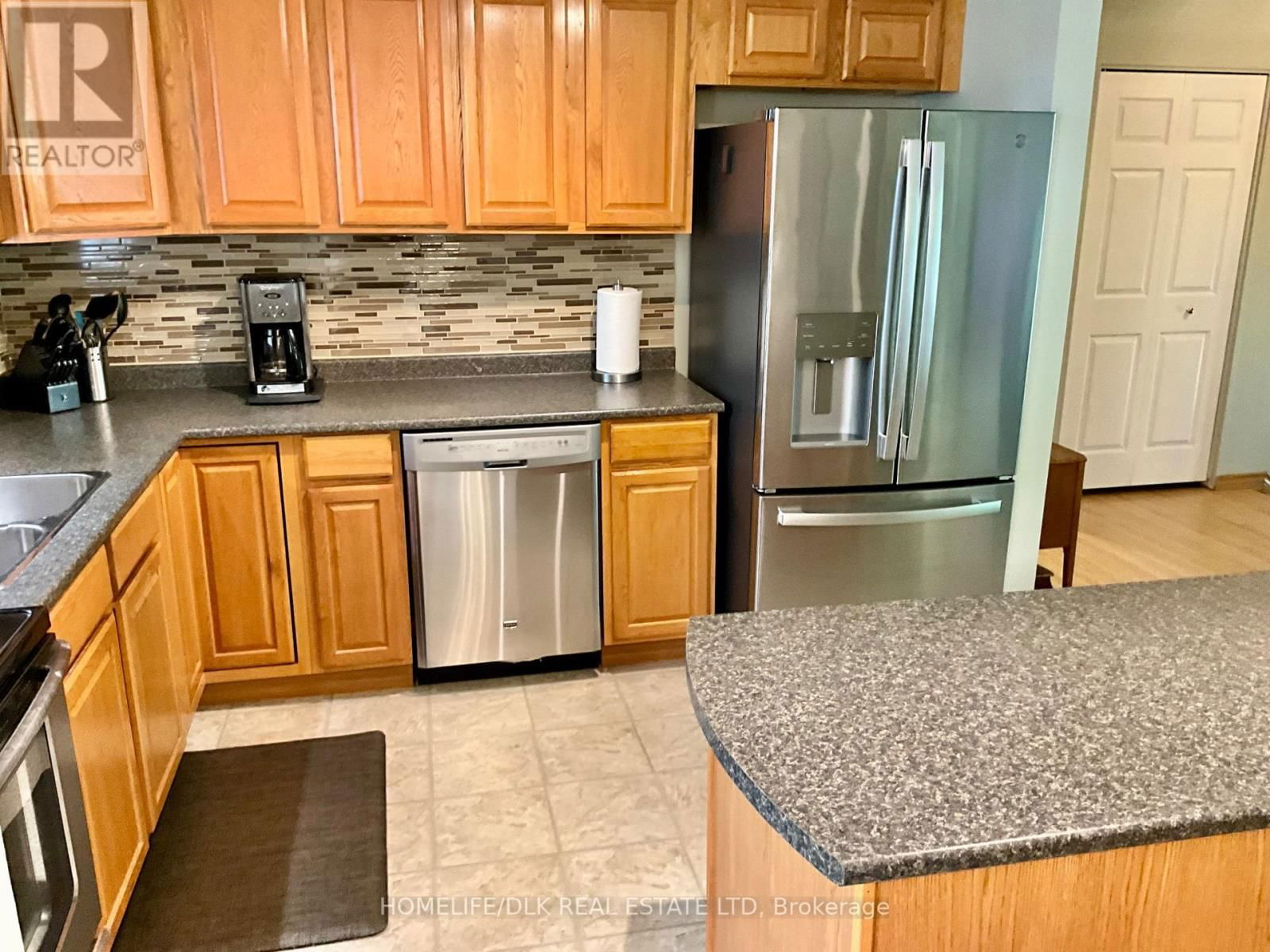 1327 BORDEN CRESCENT Image 21