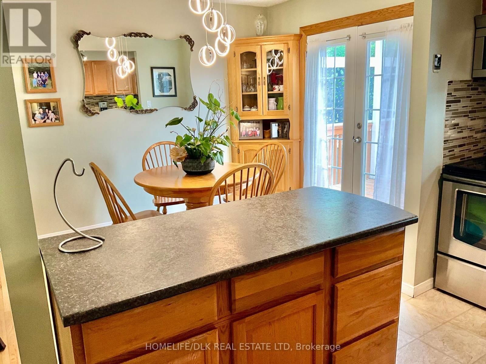 1327 BORDEN CRESCENT Image 23