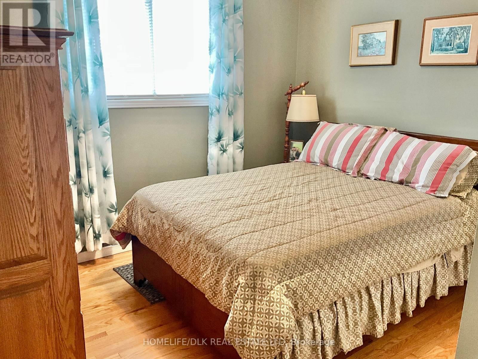 1327 BORDEN CRESCENT Image 27