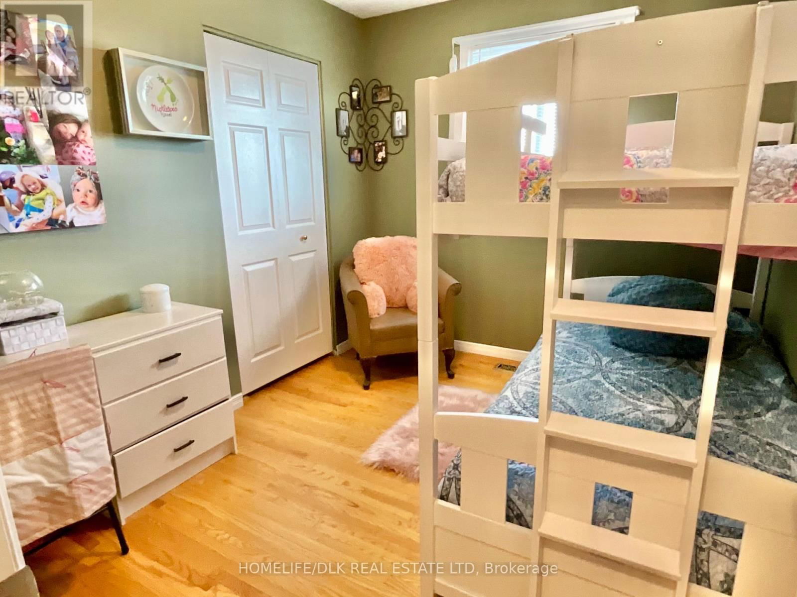 1327 BORDEN CRESCENT Image 29