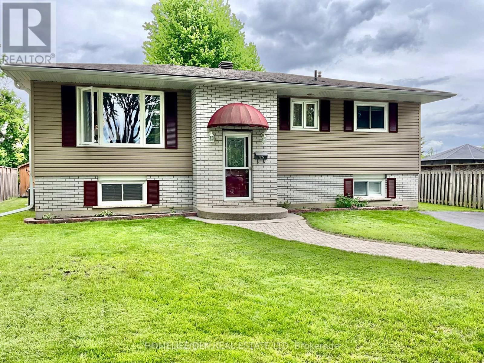 1327 BORDEN CRESCENT Image 3
