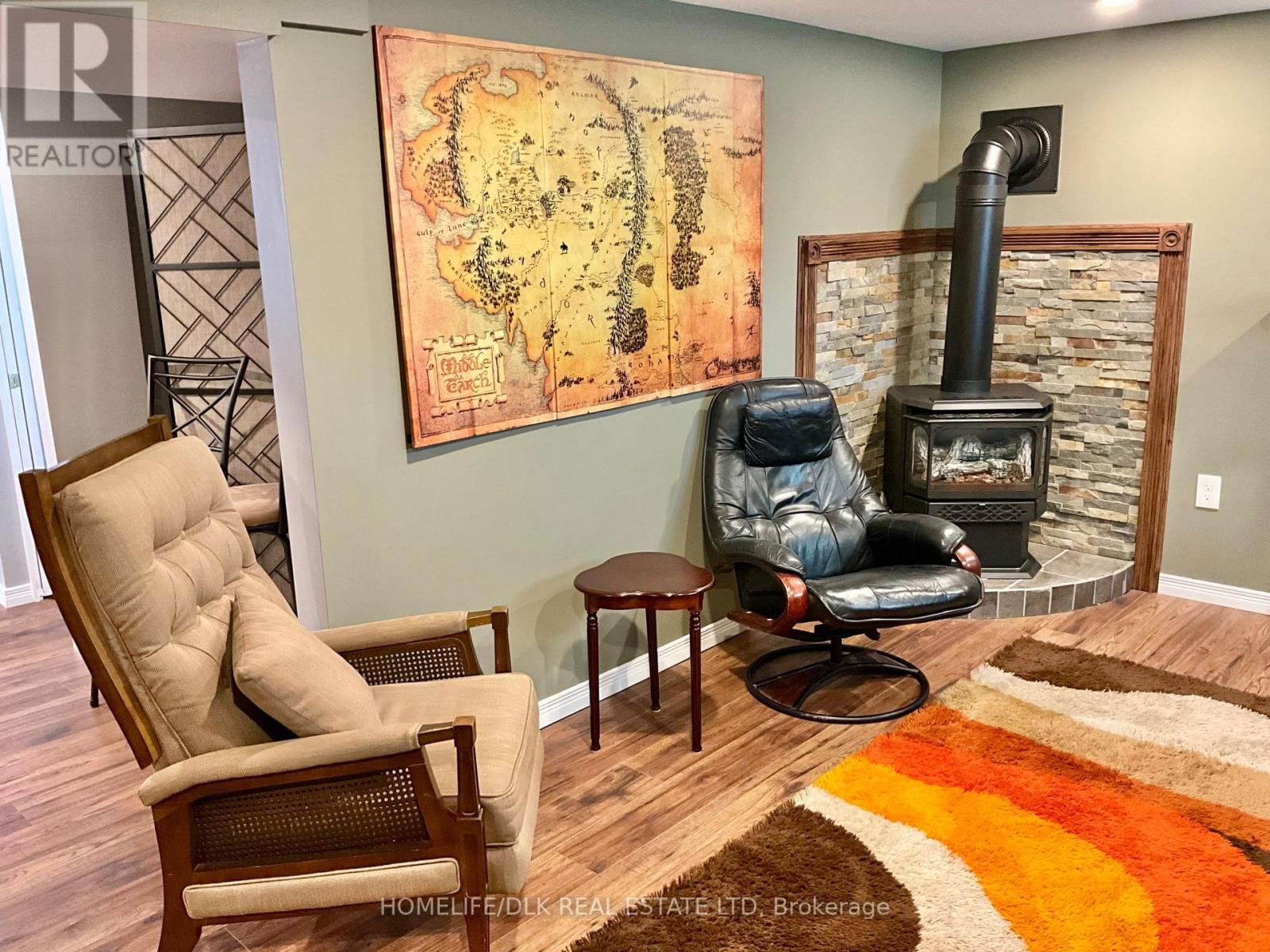 1327 BORDEN CRESCENT Image 33