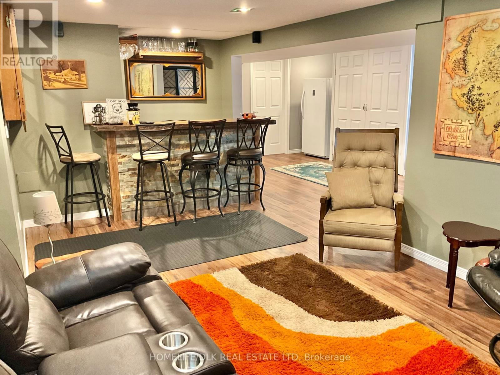 1327 BORDEN CRESCENT Image 34