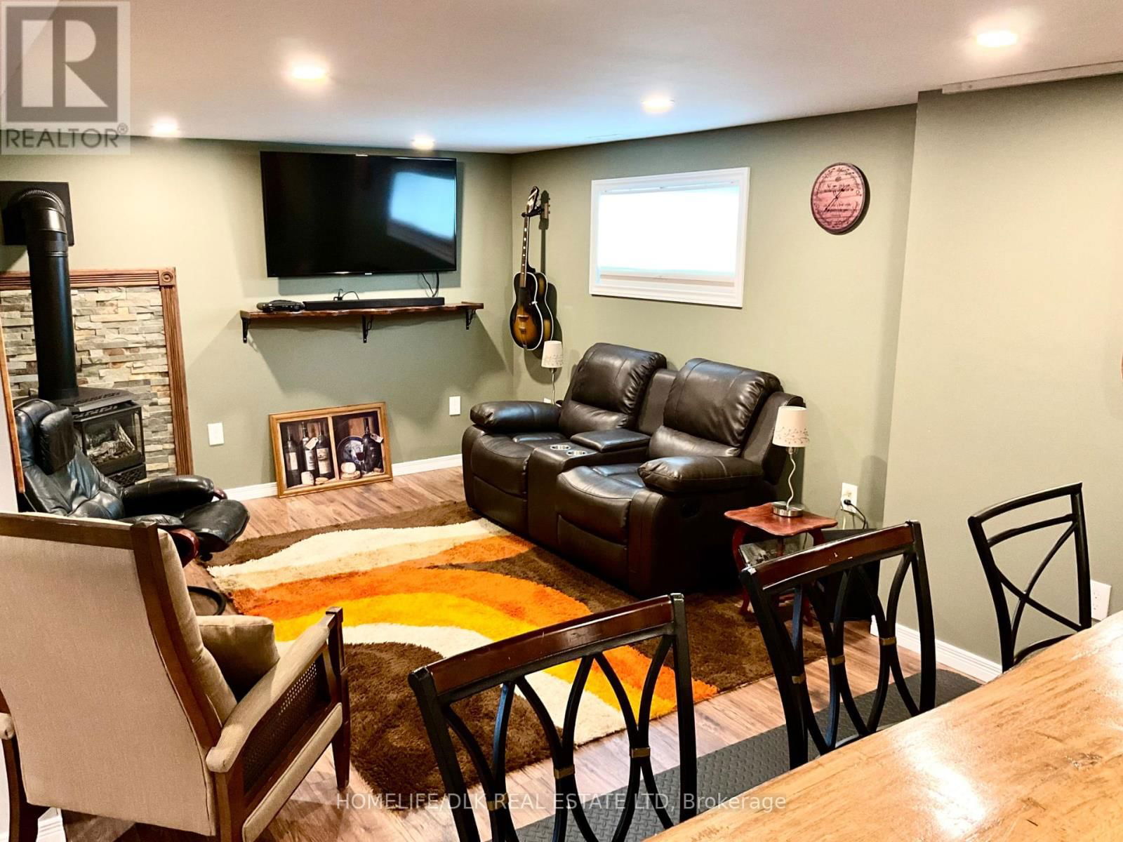 1327 BORDEN CRESCENT Image 35