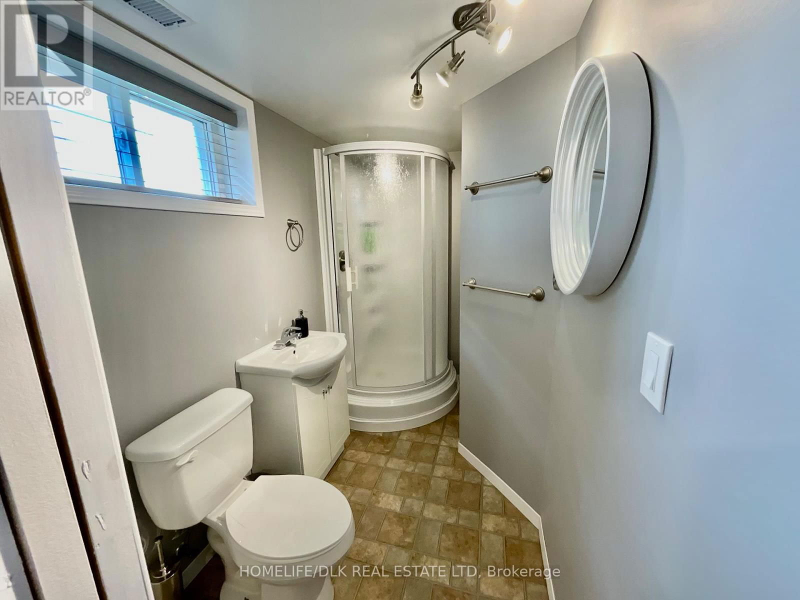 1327 BORDEN CRESCENT Image 39