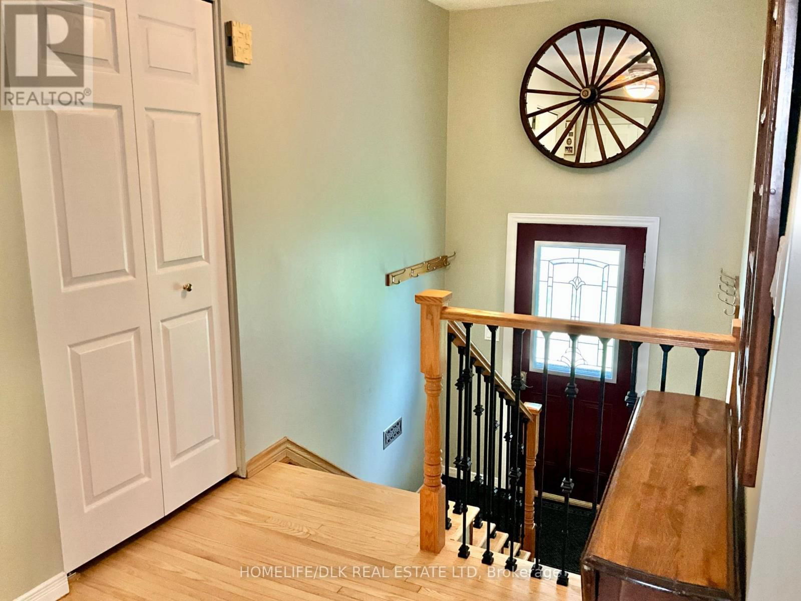 1327 BORDEN CRESCENT Image 8
