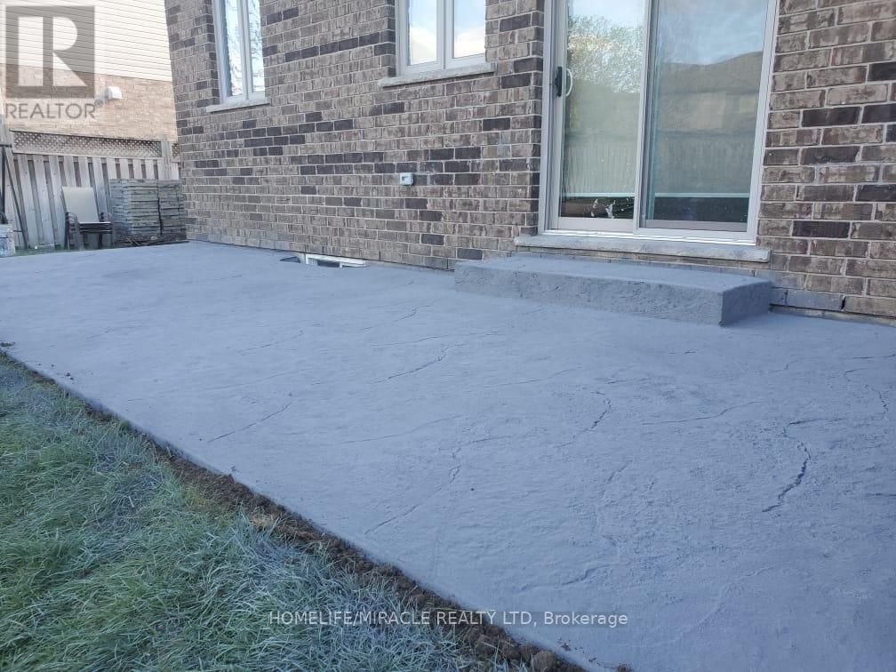 804 SPITFIRE STREET EAST Image 9
