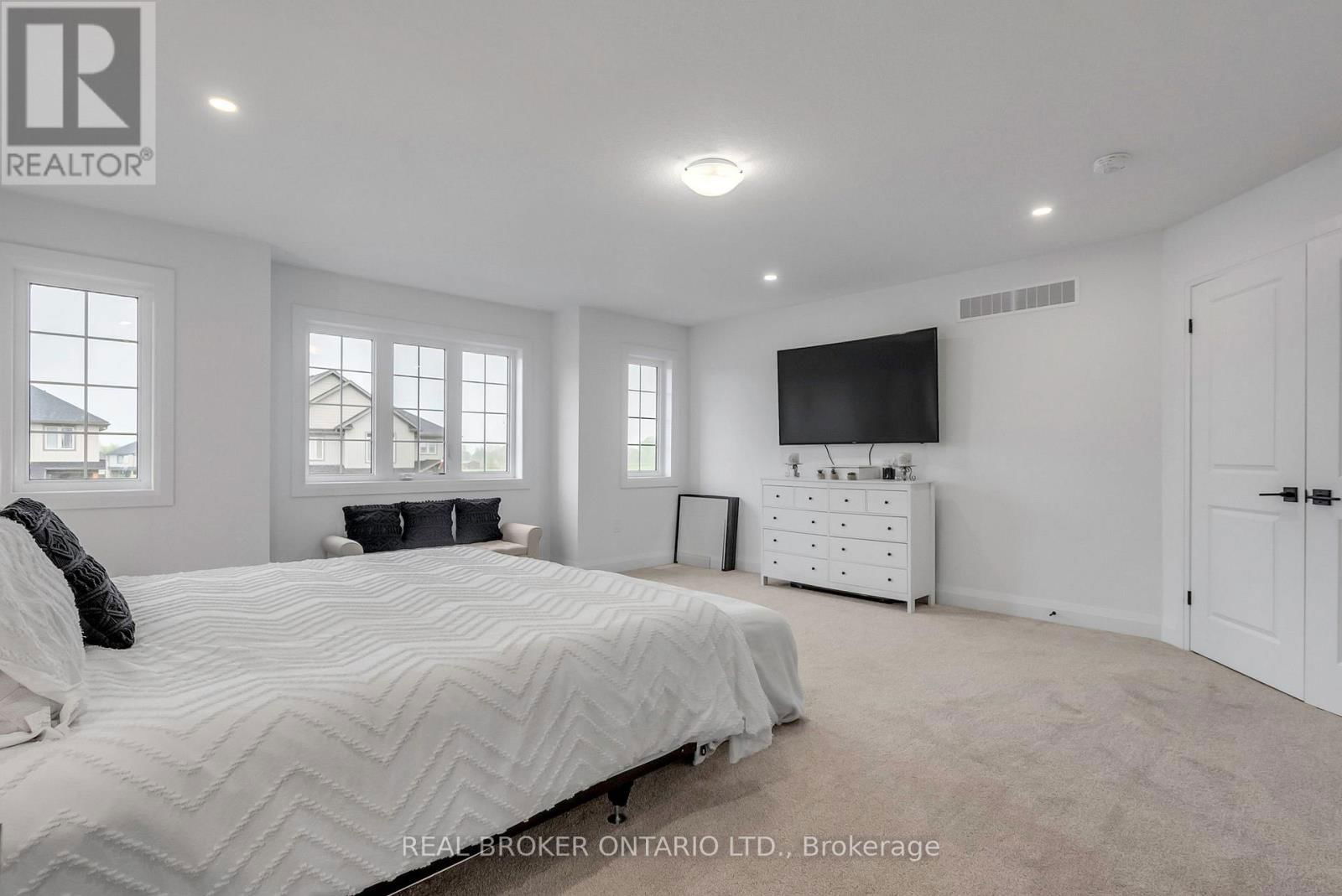 186 SCHMIDT DRIVE Image 20