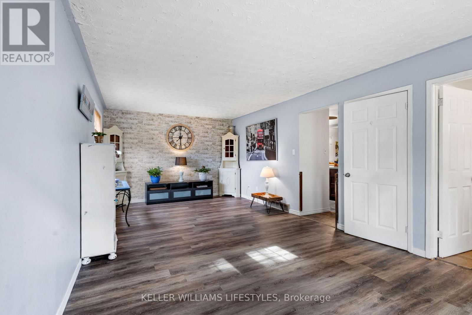 13 IDSARDI AVENUE Image 13
