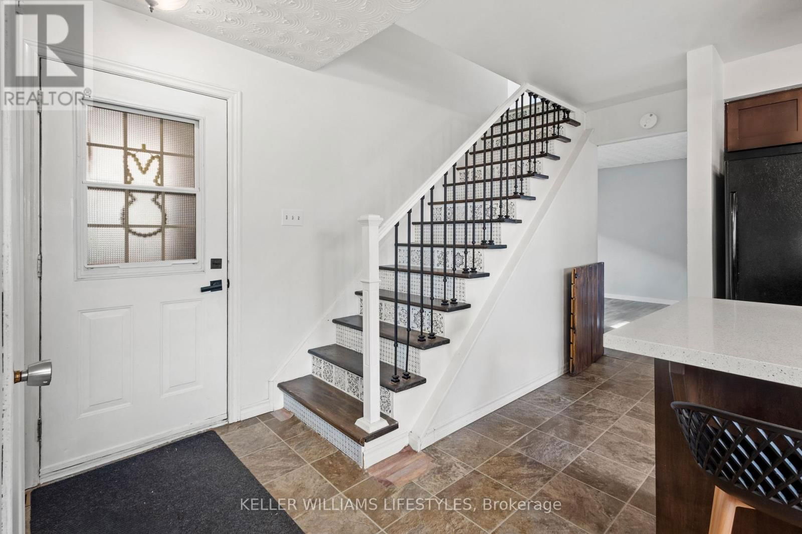 13 IDSARDI AVENUE Image 16