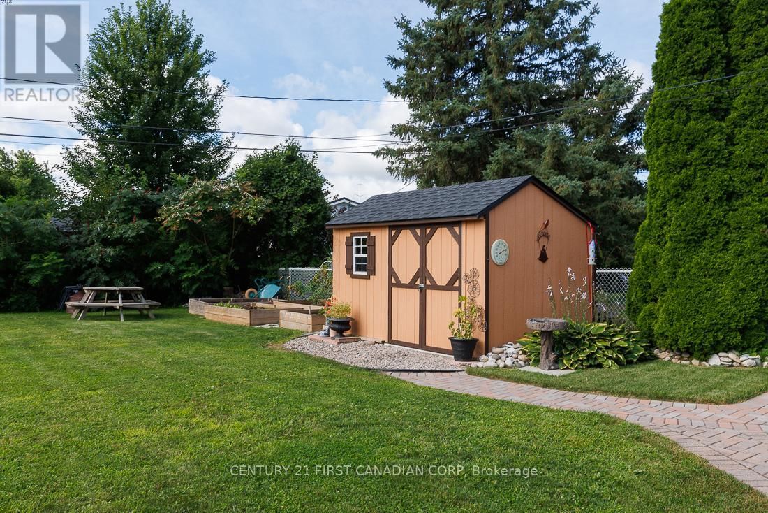 82 QUEENSTON CRESCENT Image 23