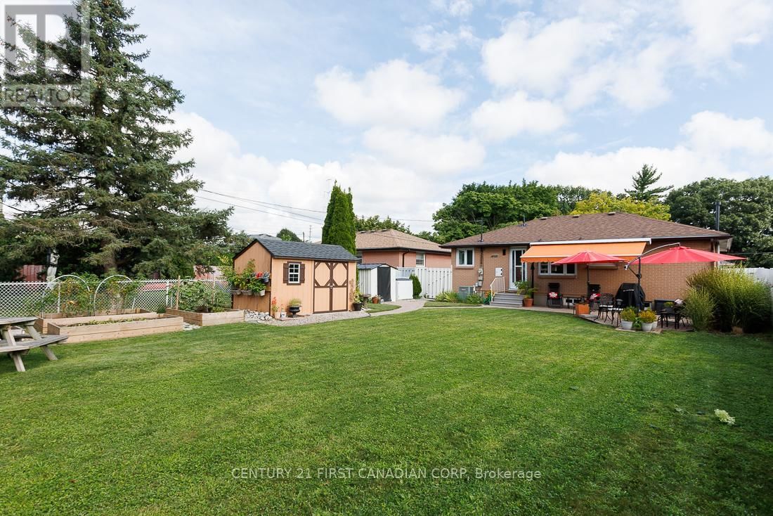 82 QUEENSTON CRESCENT Image 24