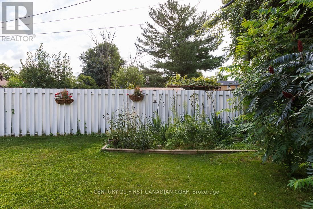 82 QUEENSTON CRESCENT Image 25