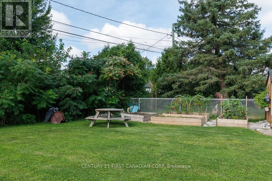 82 QUEENSTON CRESCENT Image 26