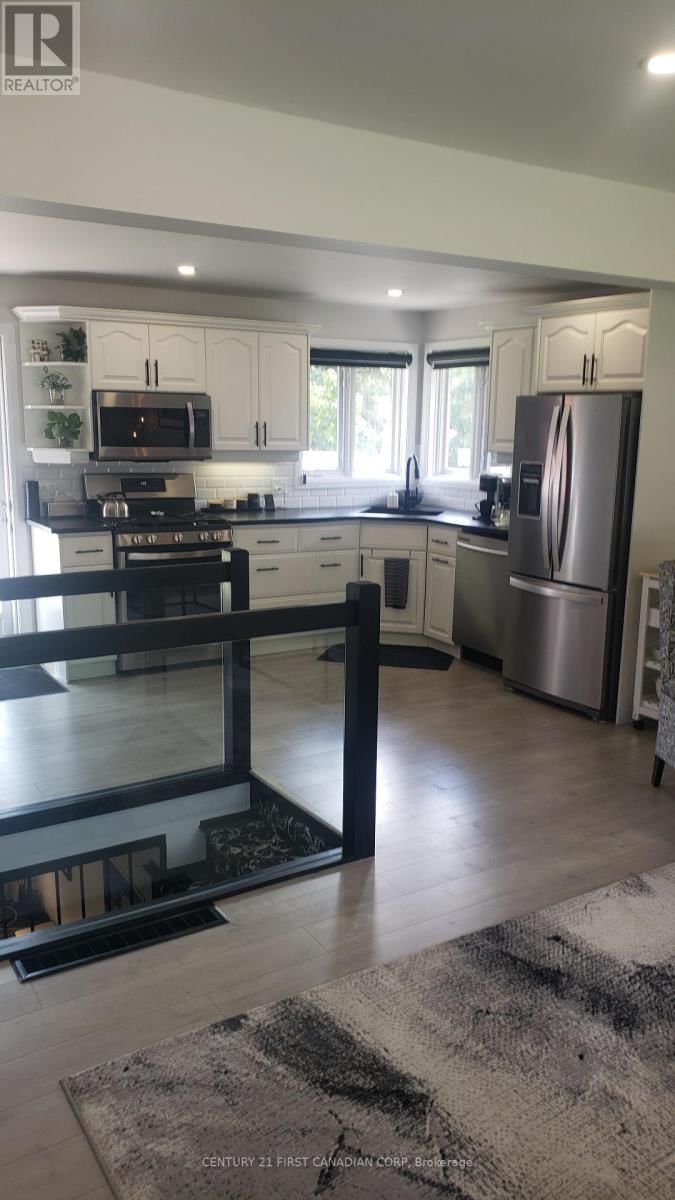 82 QUEENSTON CRESCENT Image 30