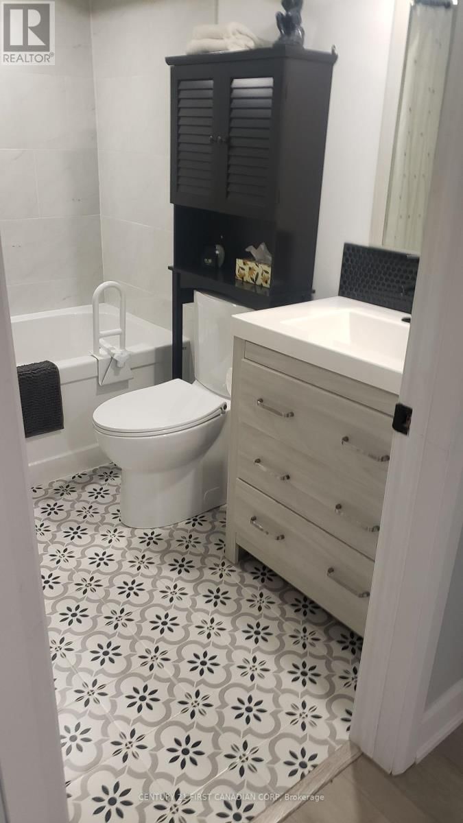 82 QUEENSTON CRESCENT Image 31