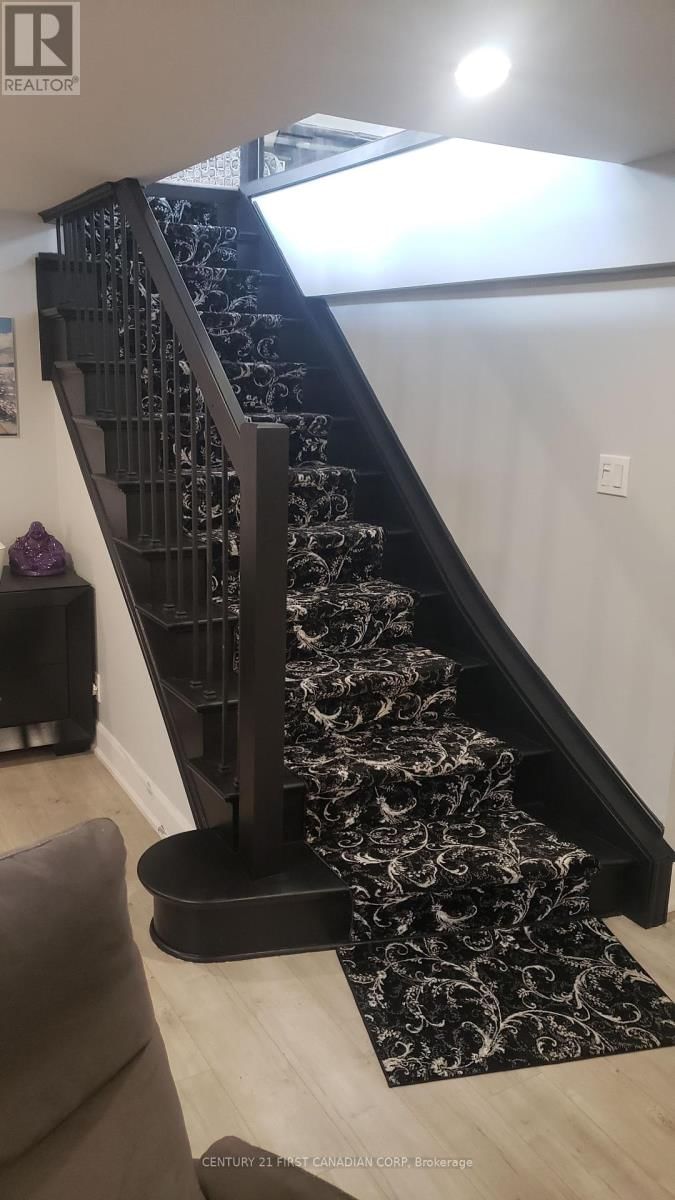 82 QUEENSTON CRESCENT Image 33