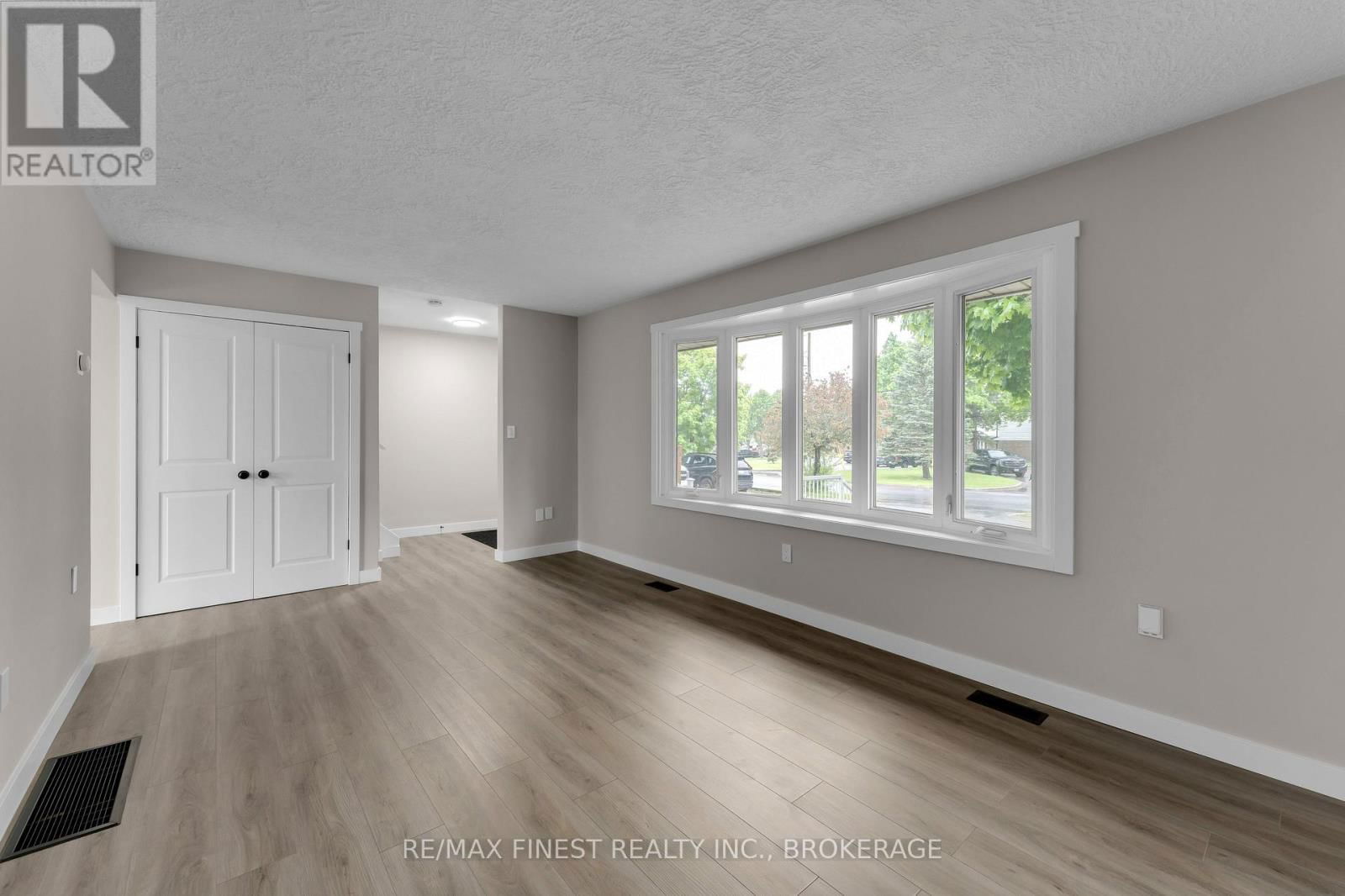 27 - 53 WINCHESTER DRIVE Image 5